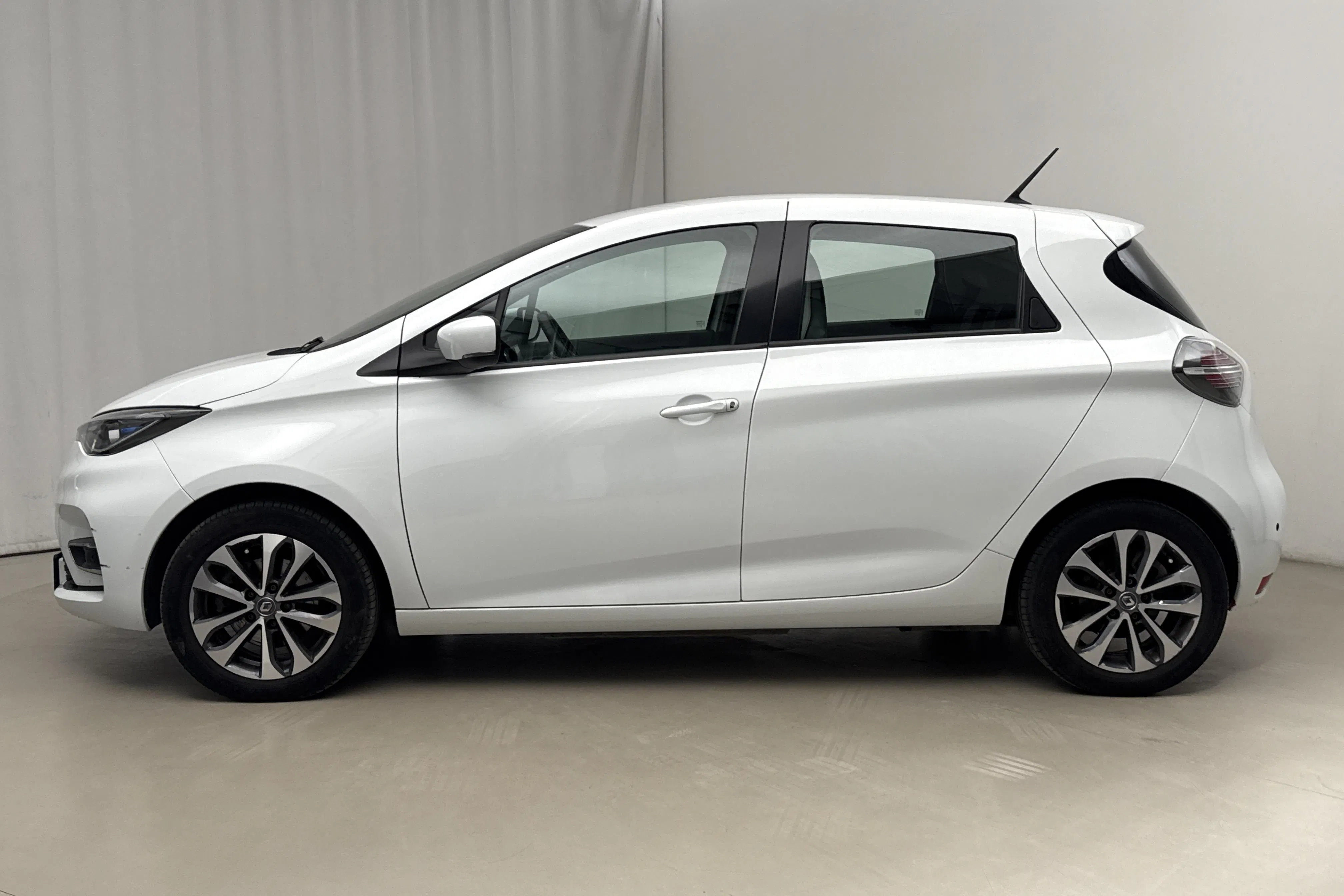 Presentation photo 2 of 16: Renault Zoe 52kWh R110 (108hk) - 62 010 km - Automatic - white - 2021