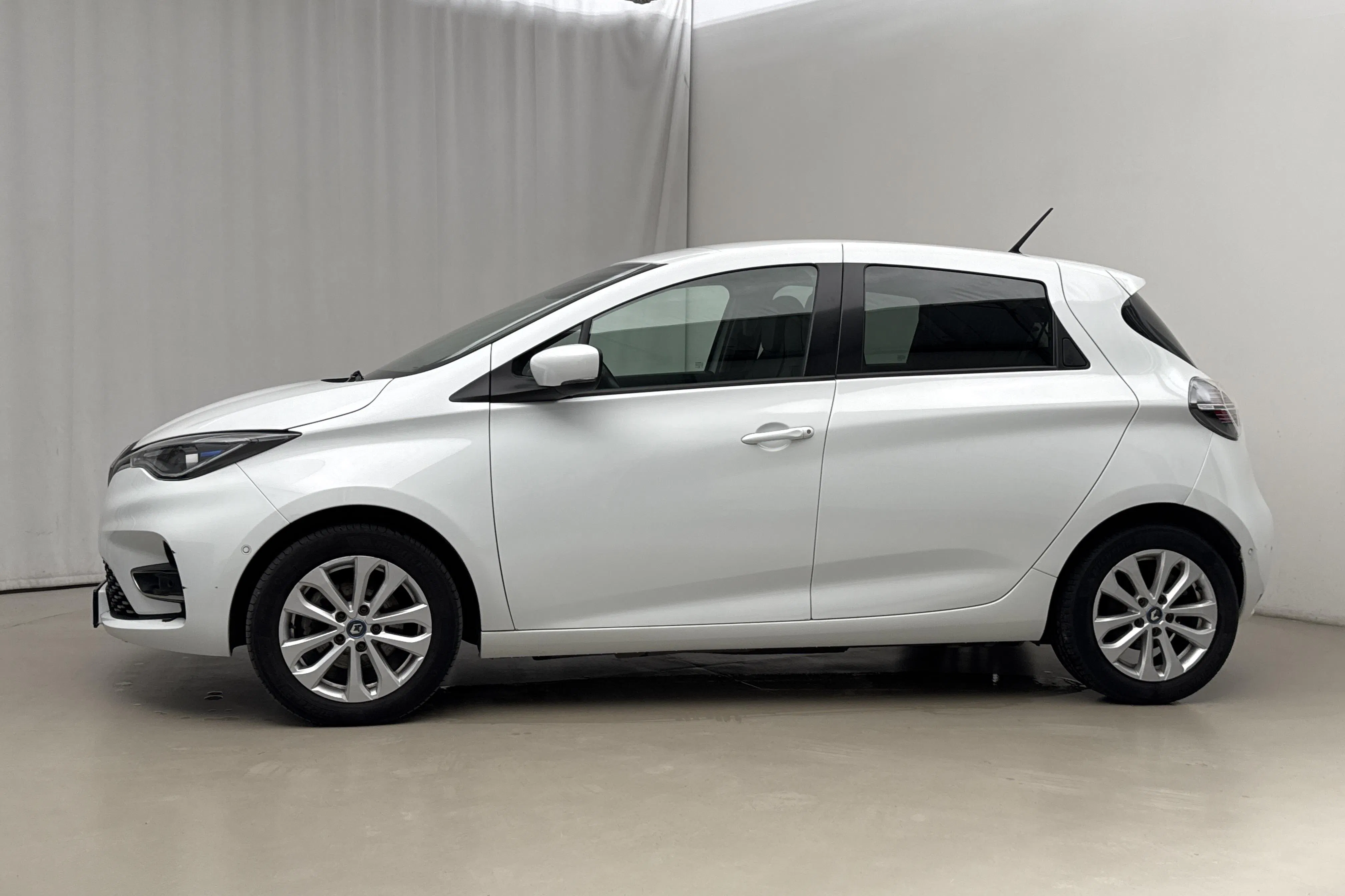 Presentation photo 2 of 20: Renault Zoe 52kWh R135 (135hk) - 57 050 km - Automatic - white - 2022