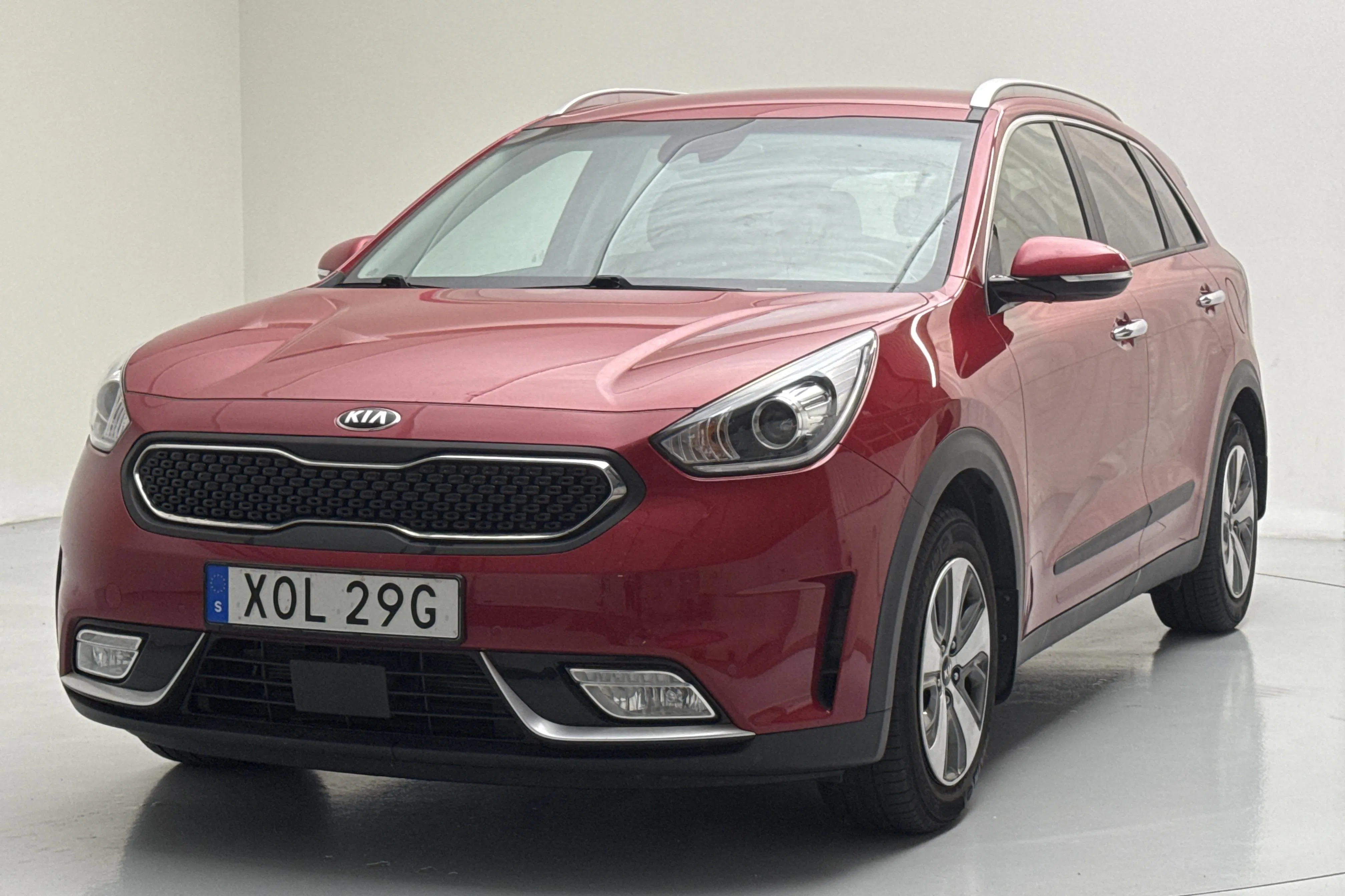 Presentation photo 1 of 15: KIA Niro Hybrid 1.6 (141hk) - 65 510 km - Automatic - red - 2019