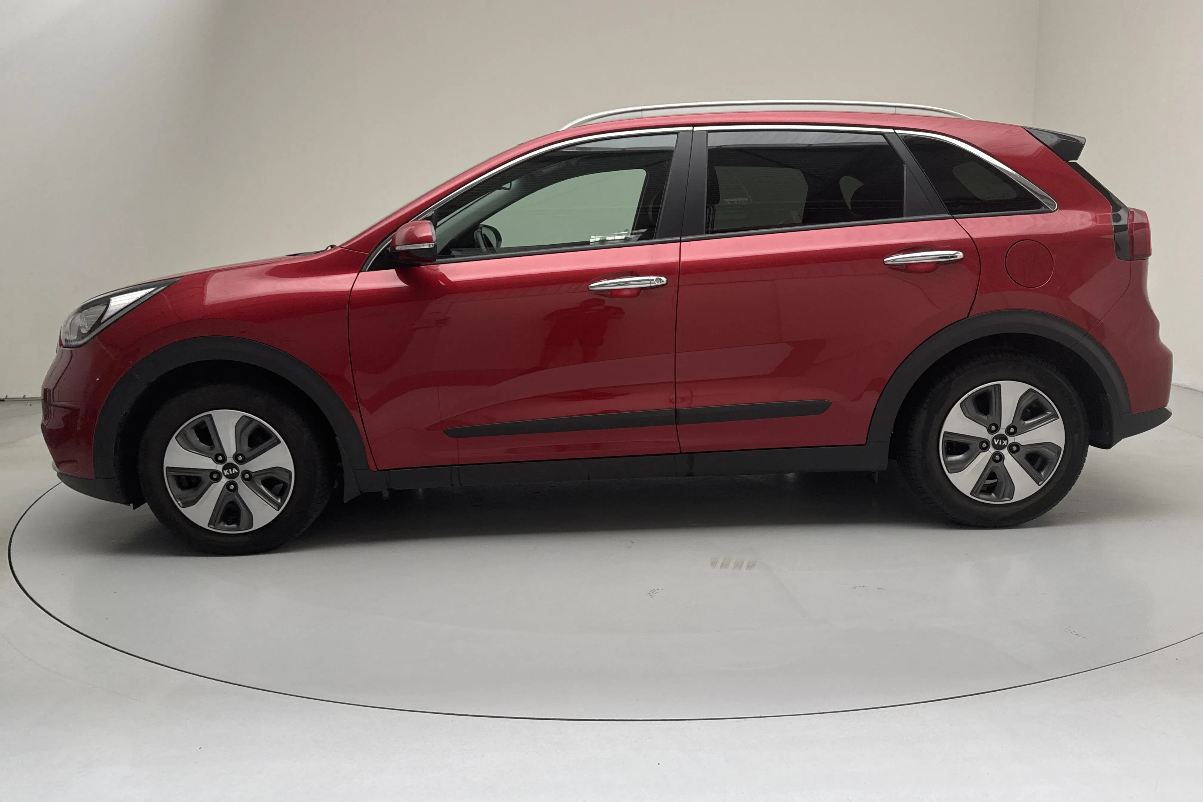 Presentation photo 2 of 15: KIA Niro Hybrid 1.6 (141hk) - 65 510 km - Automatic - red - 2019