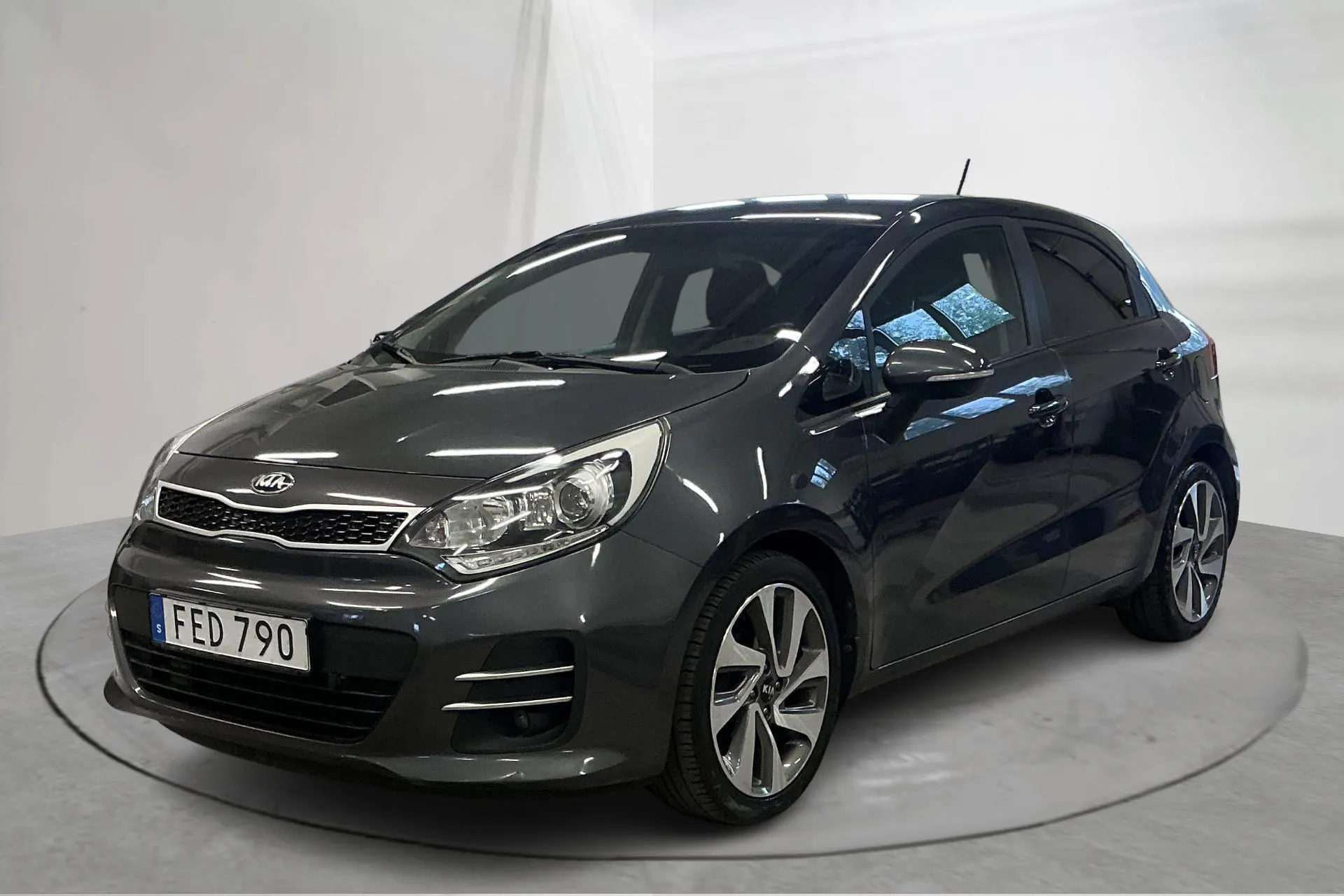 Presentationsfoto 1 av 16: KIA Rio 1.2 (85hk) - 11 523 mil - Manuell - grå - 2016