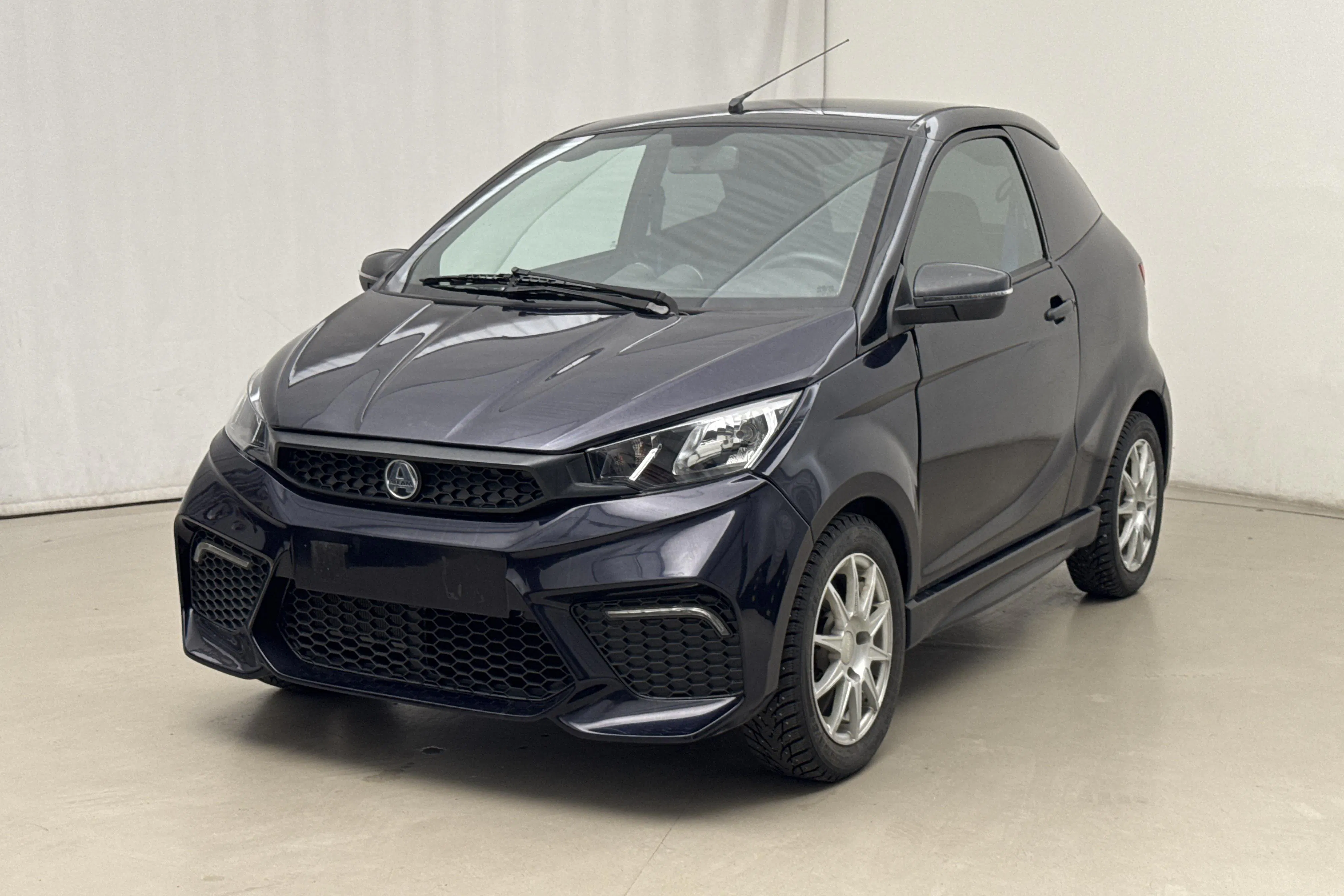 Presentationsfoto 1 av 14: AIXAM Coupé GTI Mopedbil - 1 118 mil - Automat - svart - 2022