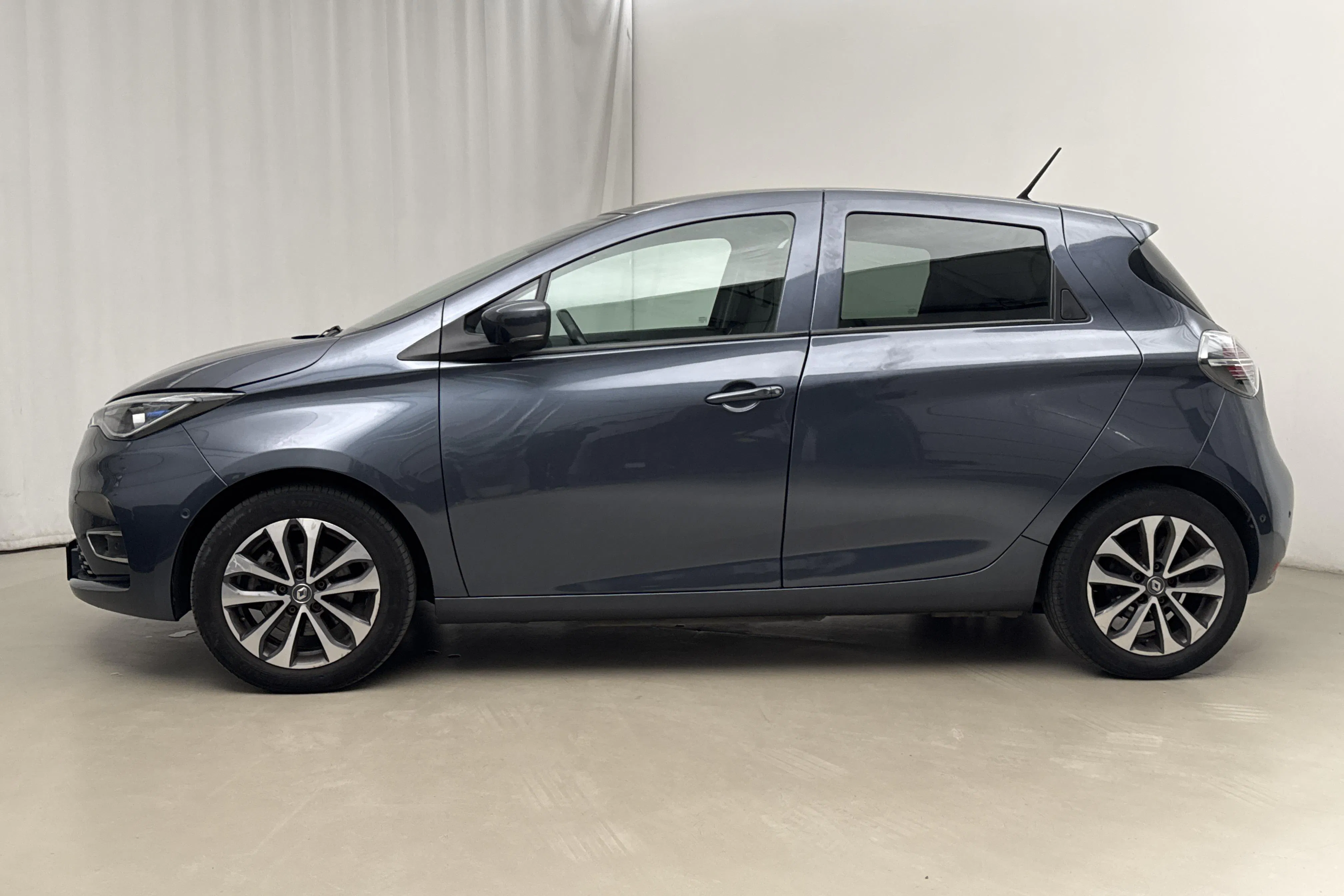 Presentation photo 2 of 20: Renault Zoe 52kWh R135 (135hk) - 80 980 km - Automatic - gray - 2022