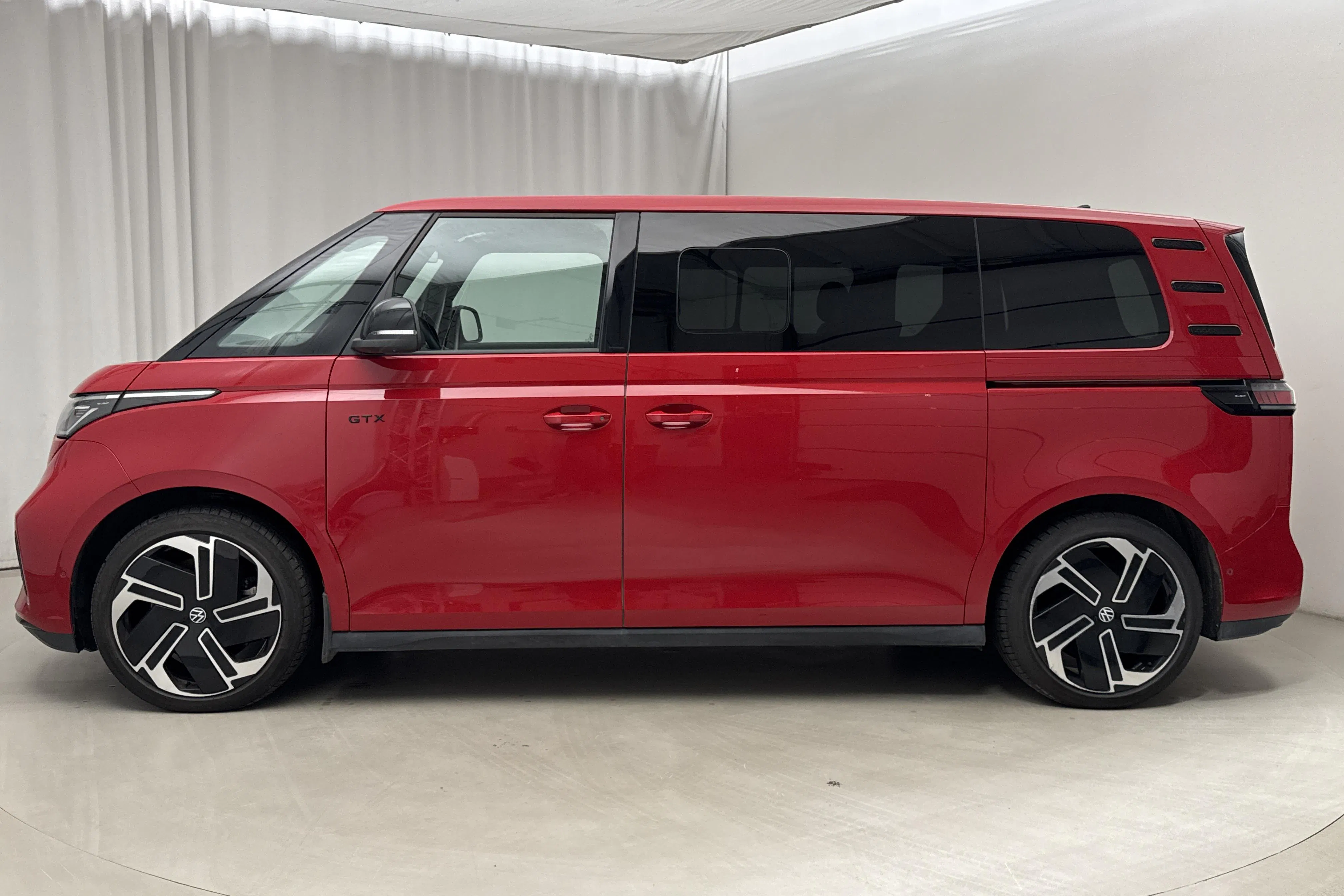 Presentation photo 2 of 24: VW ID. Buzz GTX 86kWh (340hk) - 20 990 km - Automatic - red - 2025