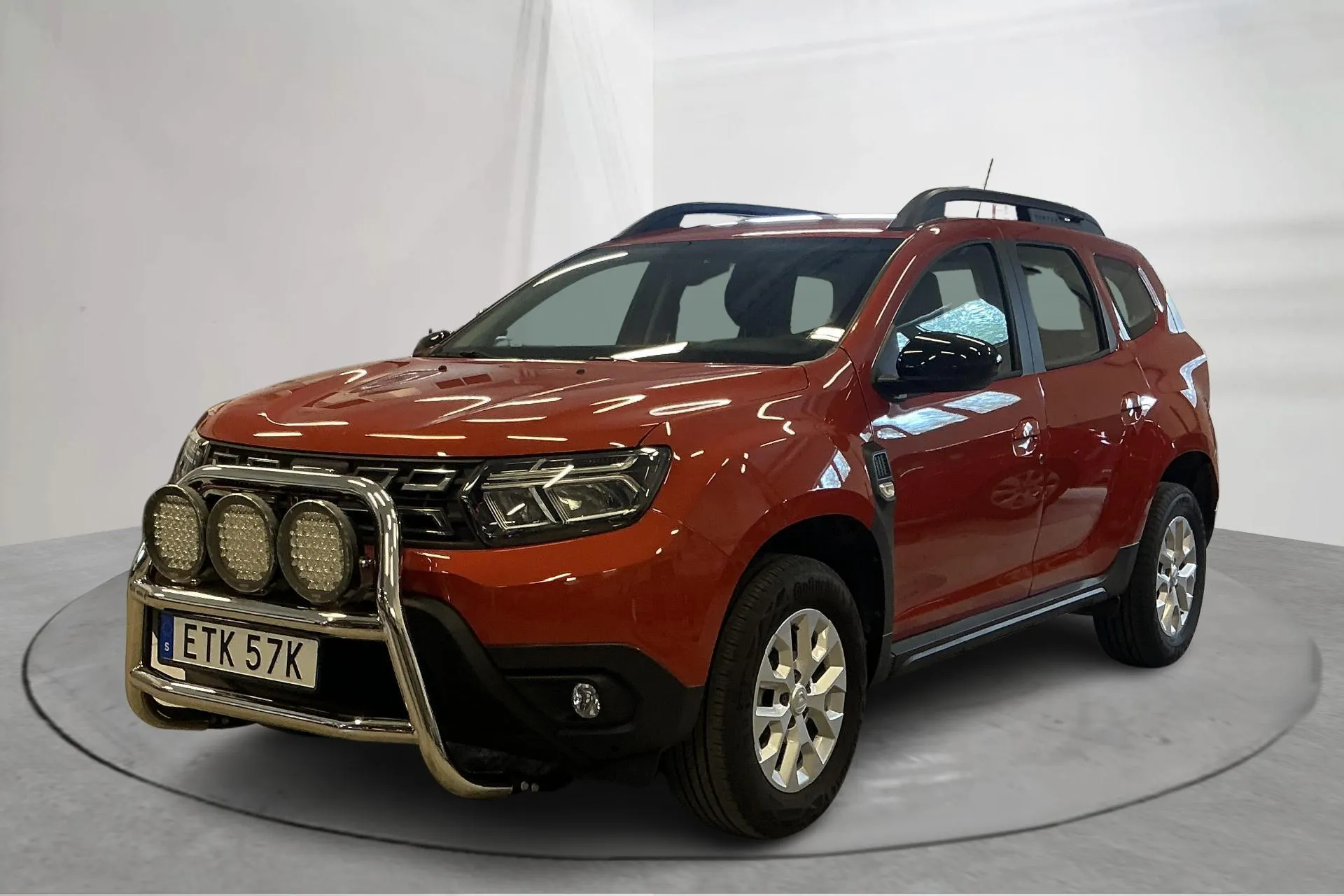 Presentation photo 1 of 17: Dacia Duster 1.3 TCe 4x2 (150hk) - 50 900 km - Automatic - orange - 2022