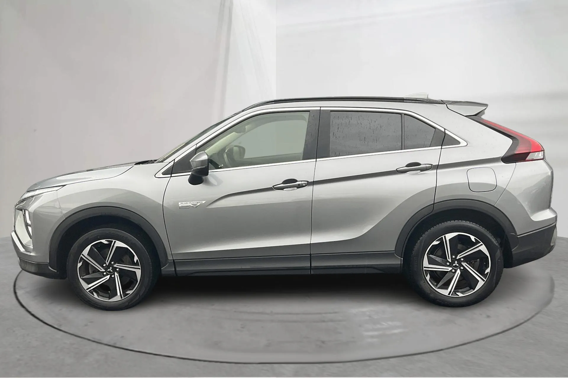 Presentation photo 2 of 16: Mitsubishi Eclipse Cross 2.4 PHEV 4WD (185hk) - 59 340 km - Automatic - gray - 2021