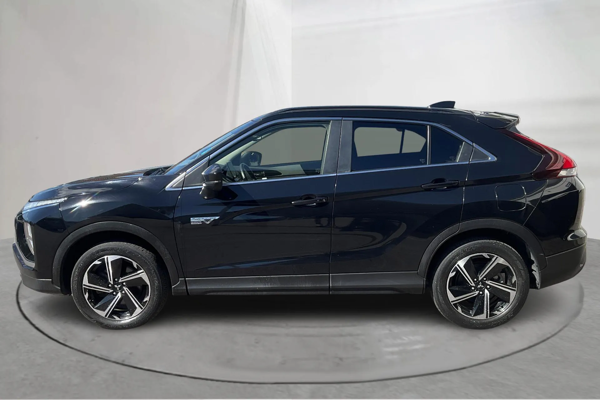 Presentation photo 2 of 18: Mitsubishi Eclipse Cross 2.4 PHEV 4WD (185hk) - 80 360 km - Automatic - black - 2021