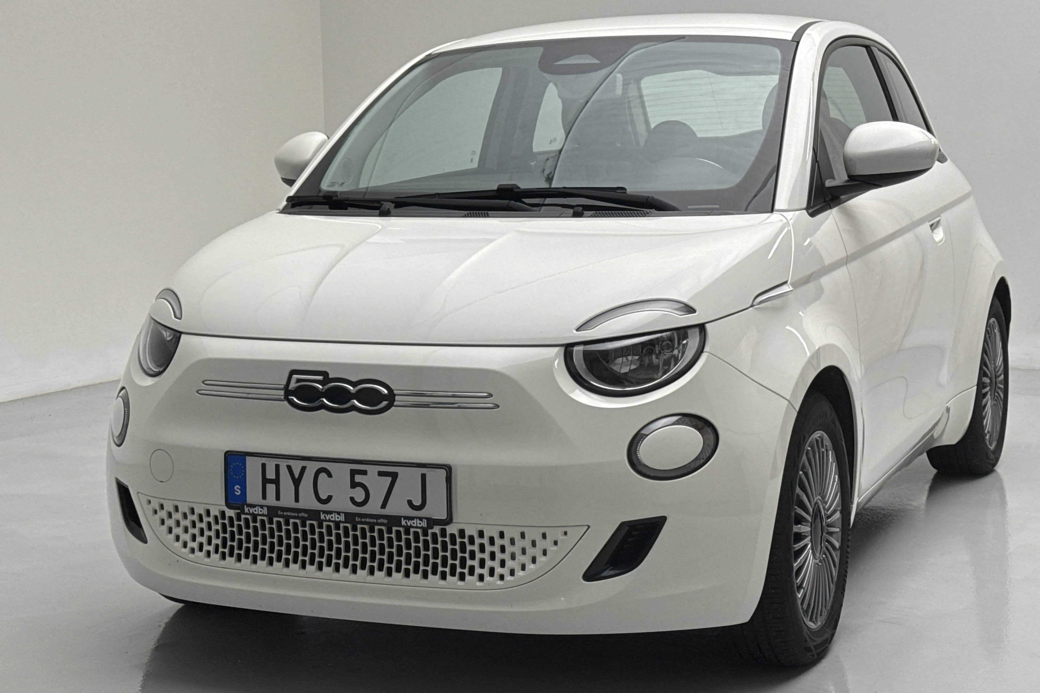 Presentation photo 1 of 16: Fiat 500e (118hk) - 49 950 km - Automatic - white - 2022