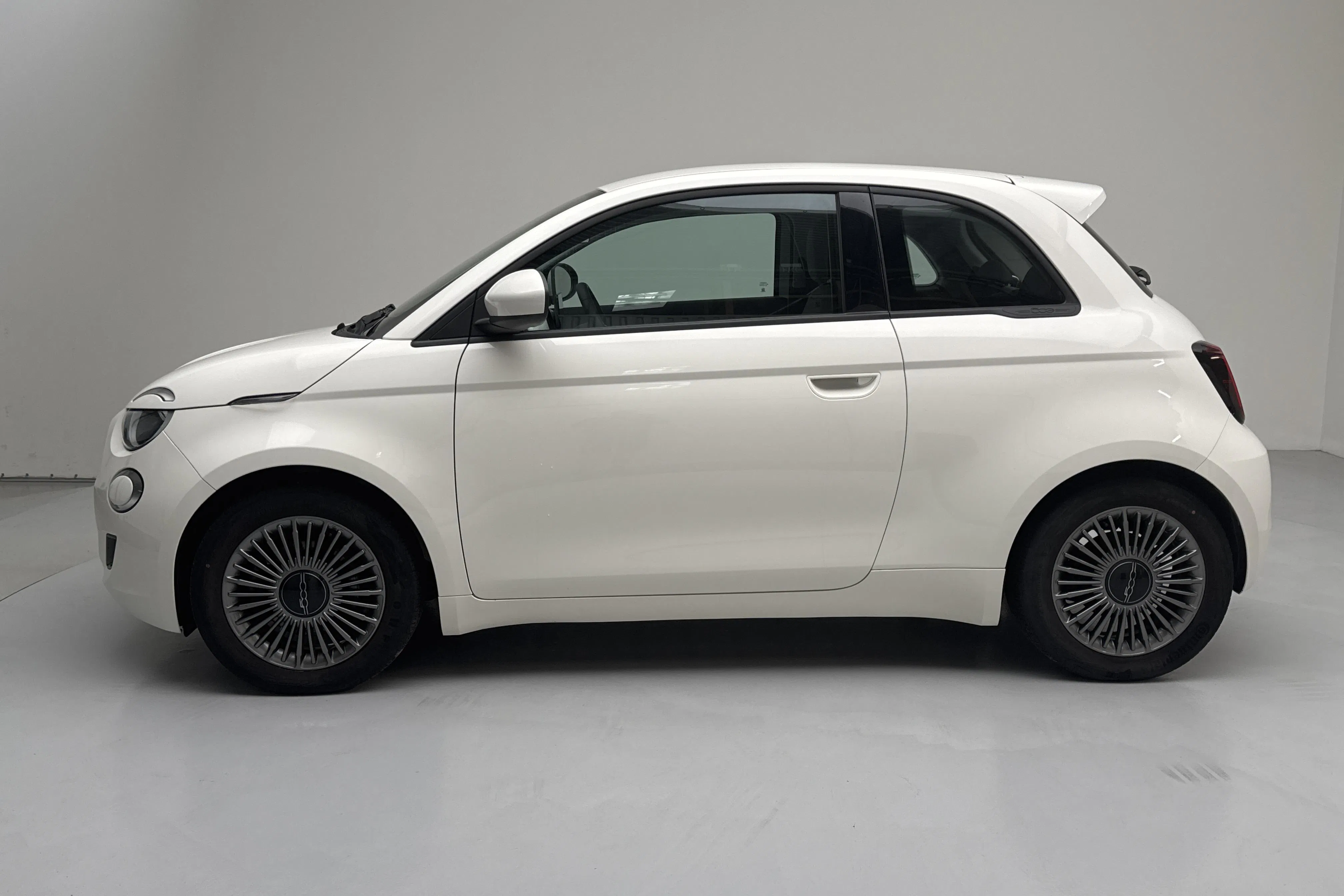 Presentation photo 2 of 16: Fiat 500e (118hk) - 49 950 km - Automatic - white - 2022