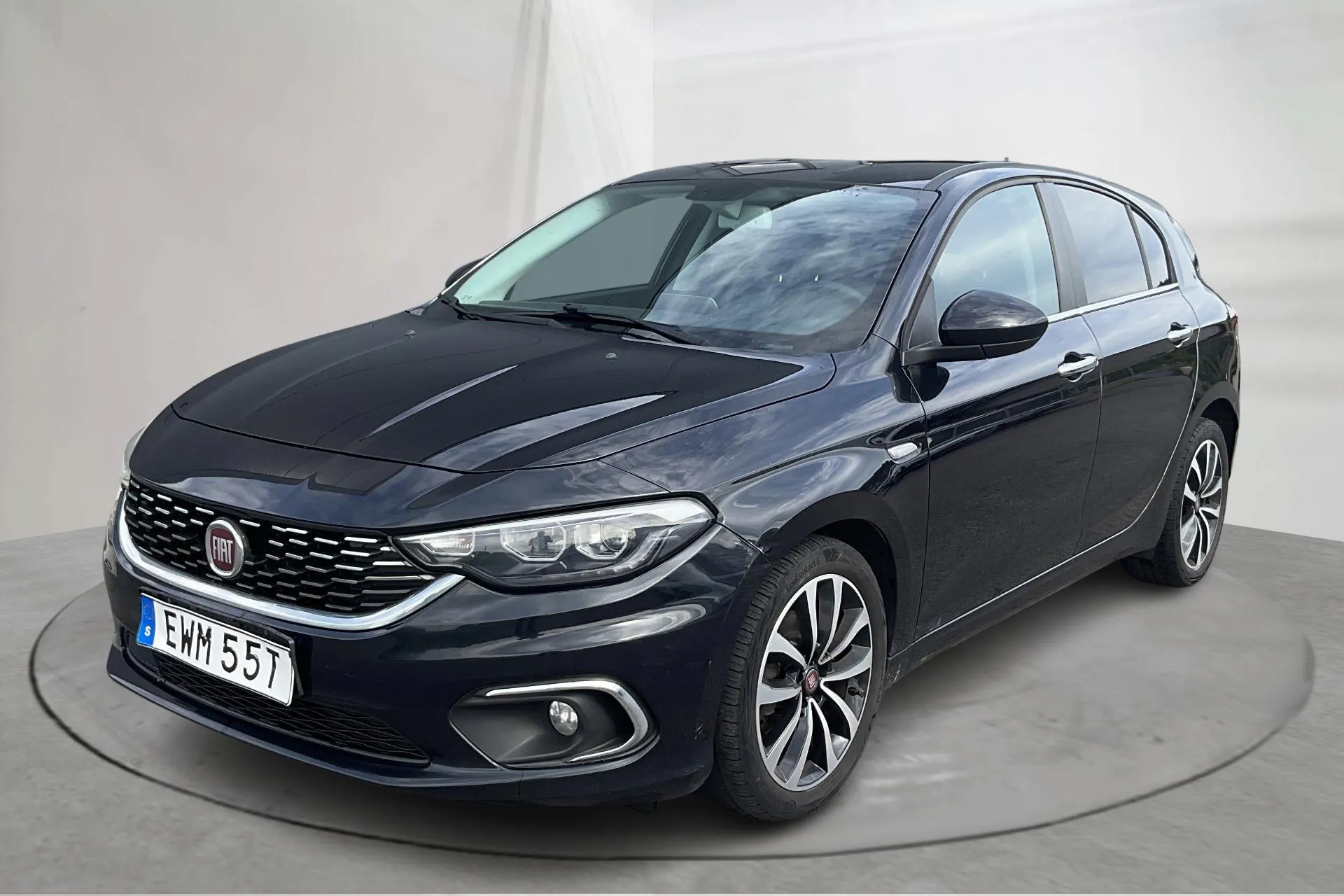 Presentationsfoto 1 av 15: Fiat Tipo 1.4 5dr (120hk) - 10 236 mil - Manuell - svart - 2020