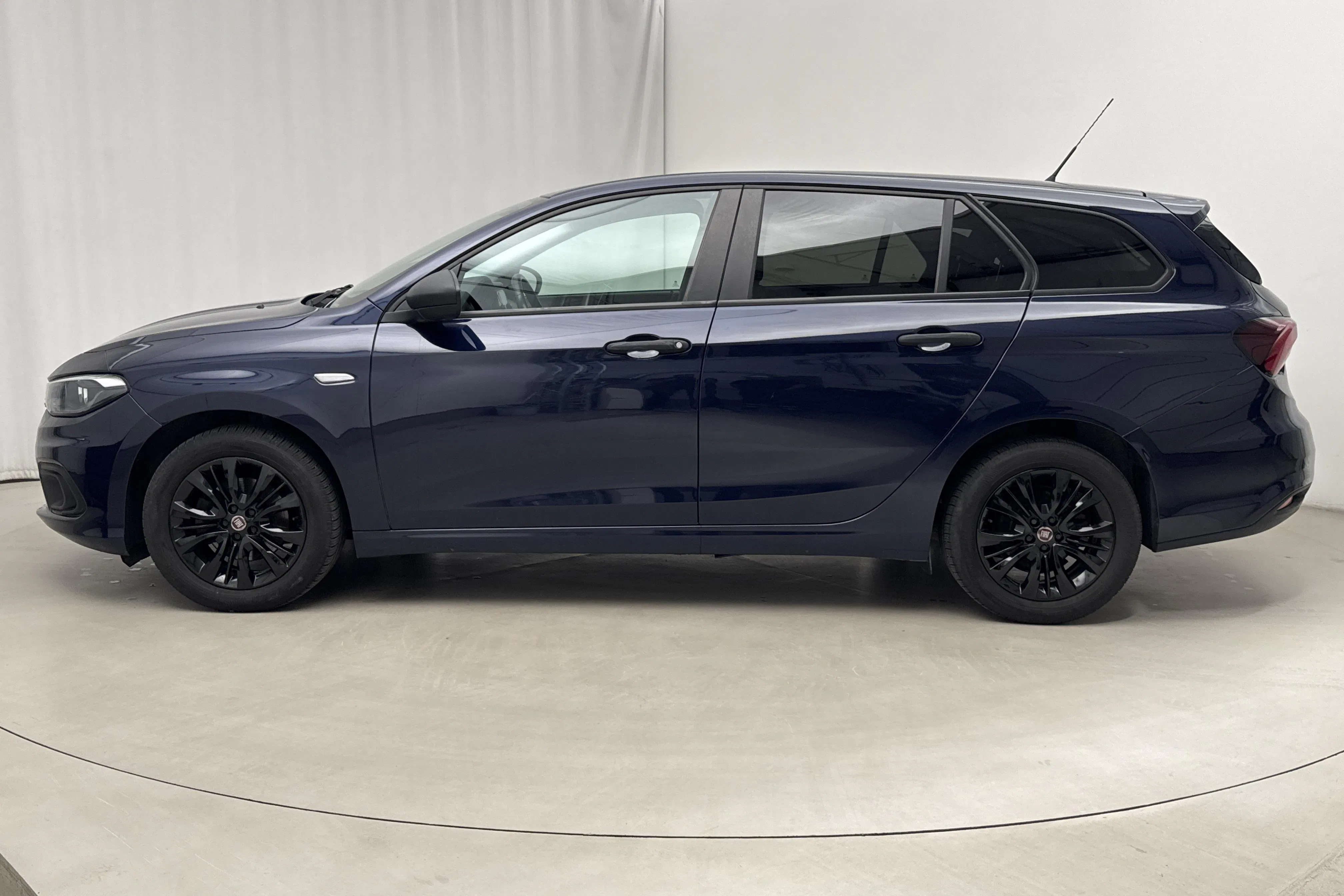 Presentation photo 2 of 13: Fiat Tipo 1.4 Kombi (95hk) - 63 370 km - Manual - blue - 2019