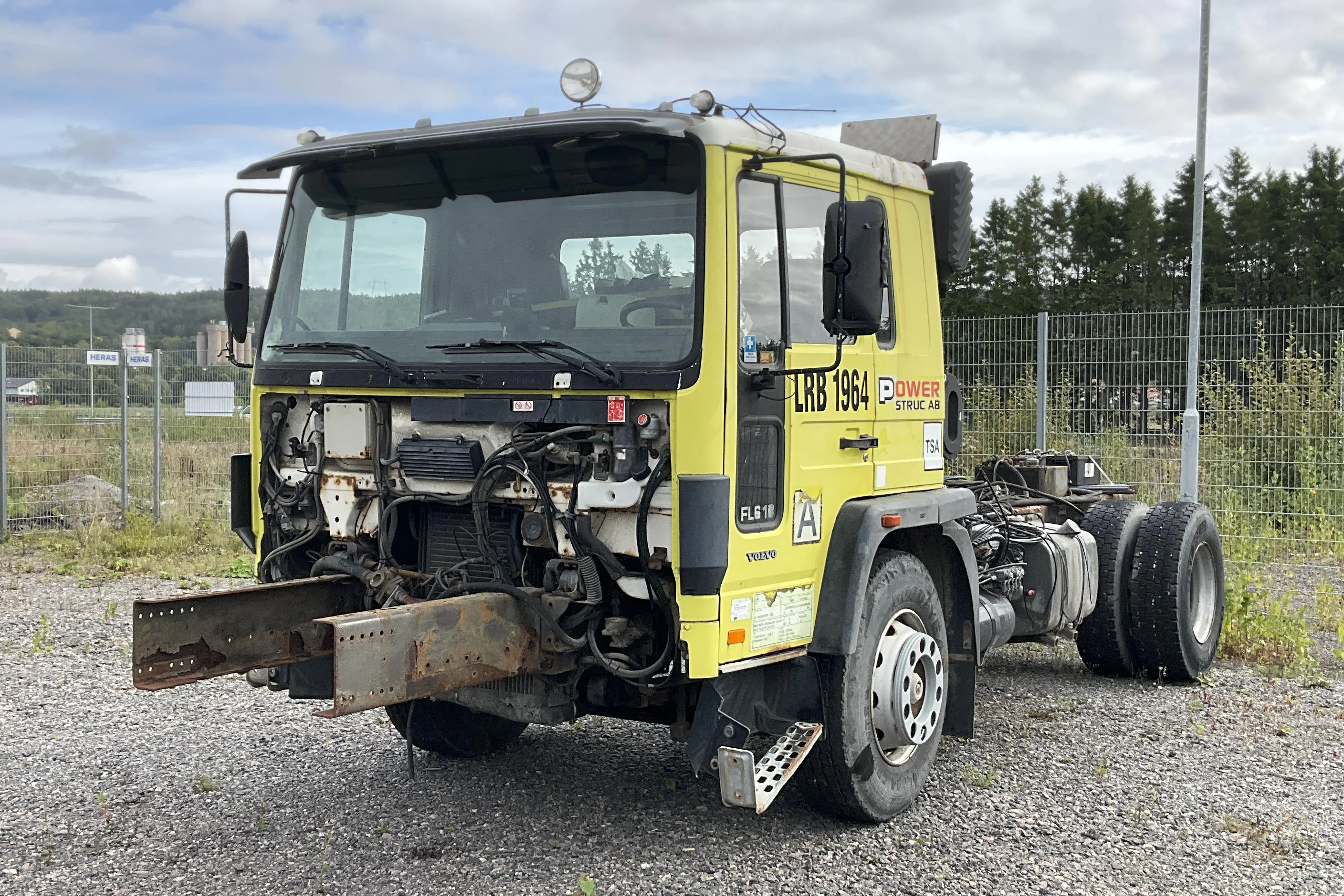 Presentationsfoto 1 av 49: VOLVO FL618 - 573 142 km - Manuell - gul - 1995