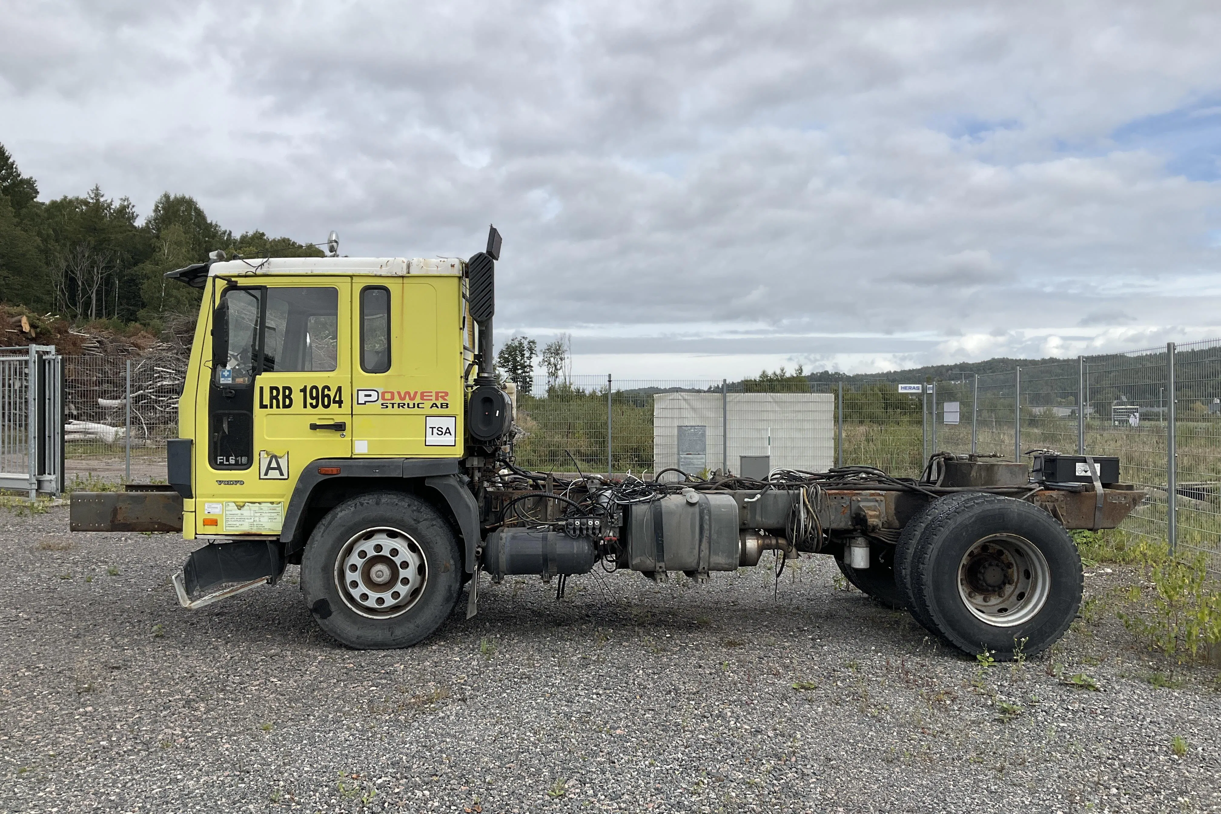 Presentationsfoto 2 av 49: VOLVO FL618 - 573 142 km - Manuell - gul - 1995