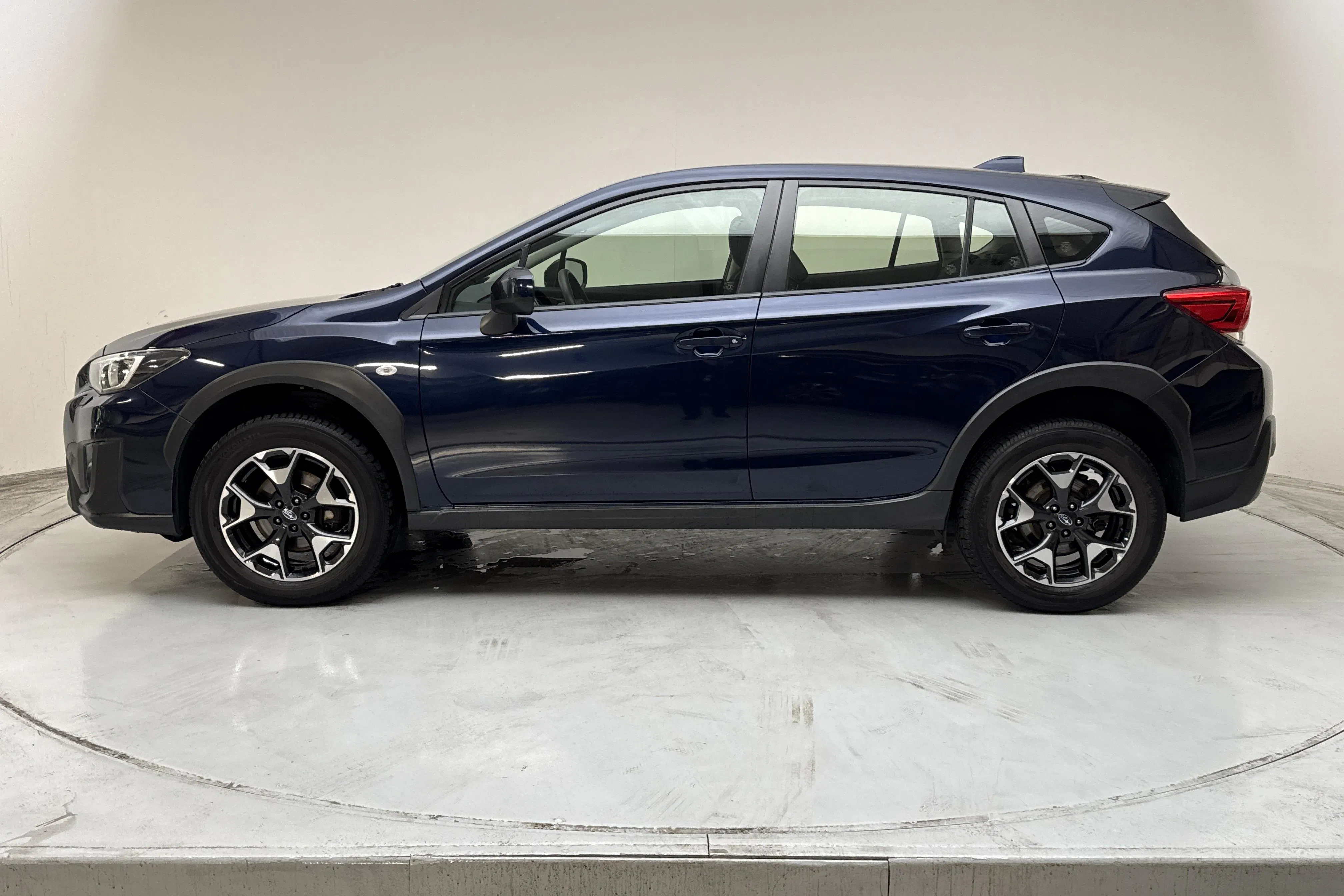 Presentation photo 2 of 13: Subaru XV 1.6i (114hk) - 103 470 km - Automatic - dark blue - 2019