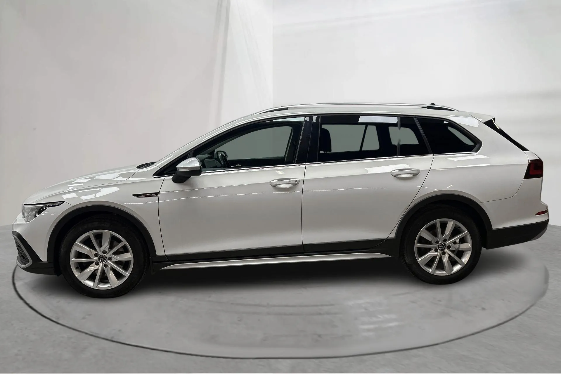 Presentation photo 2 of 17: VW Golf Alltrack 2.0 TDI SCR 4Motion (200hk) - 149 680 km - Automatic - white - 2023
