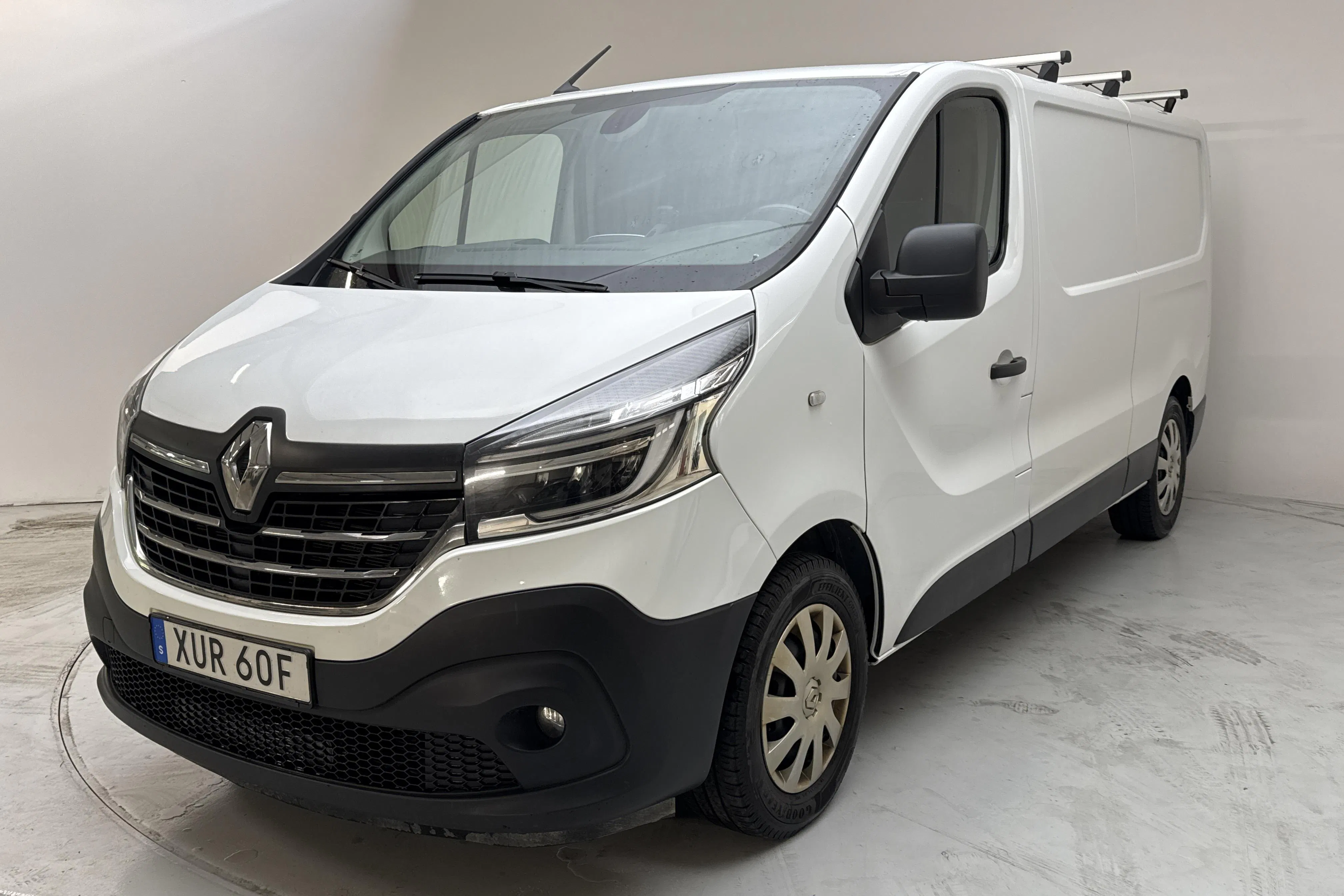Presentation photo 1 of 12: Renault Trafic 2.0 dCi Skåp (145hk) - 141 630 km - Automatic - white - 2020