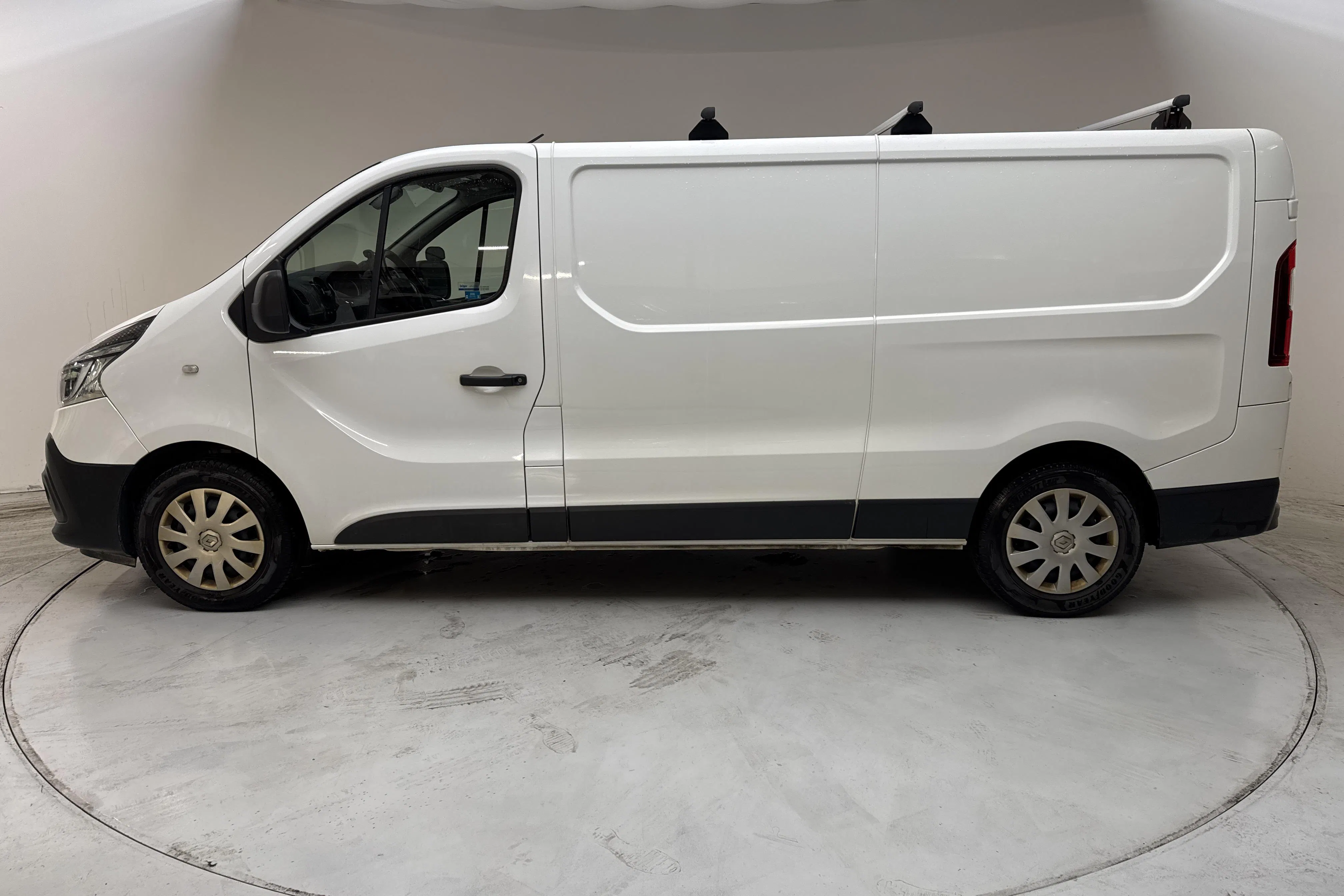 Presentation photo 2 of 12: Renault Trafic 2.0 dCi Skåp (145hk) - 141 630 km - Automatic - white - 2020