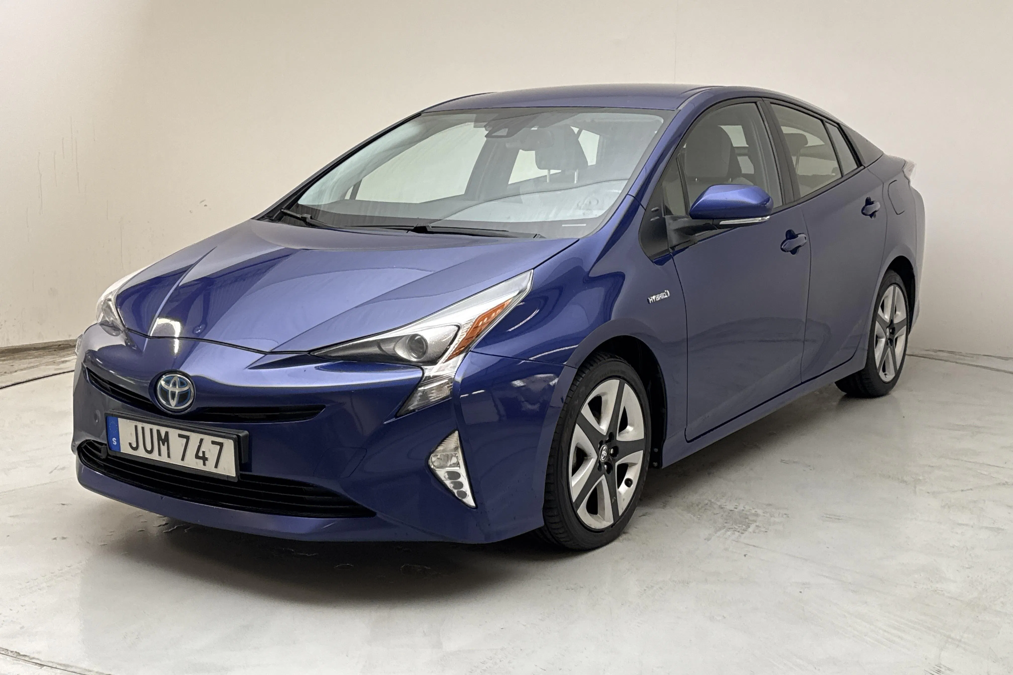 Presentationsfoto 1 av 13: Toyota Prius 1.8 HSD (99hk) - 13 652 mil - Automat - Mörkblå - 2016