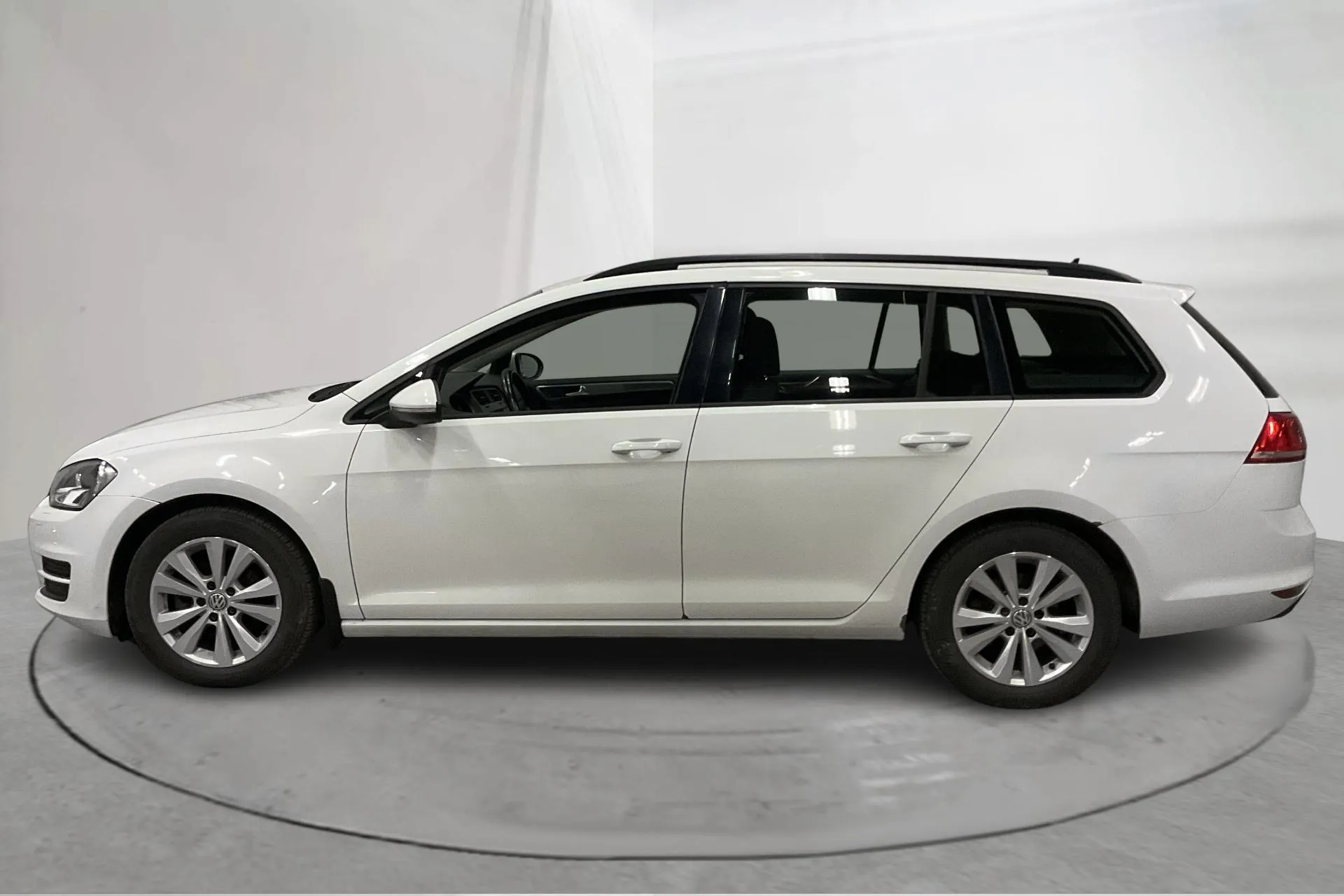 Presentation photo 2 of 18: VW Golf VII 1.6 TDI BlueMotion Technology Sportscombi 4Motion (105hk) - 171 440 km - Manual - white - 2015