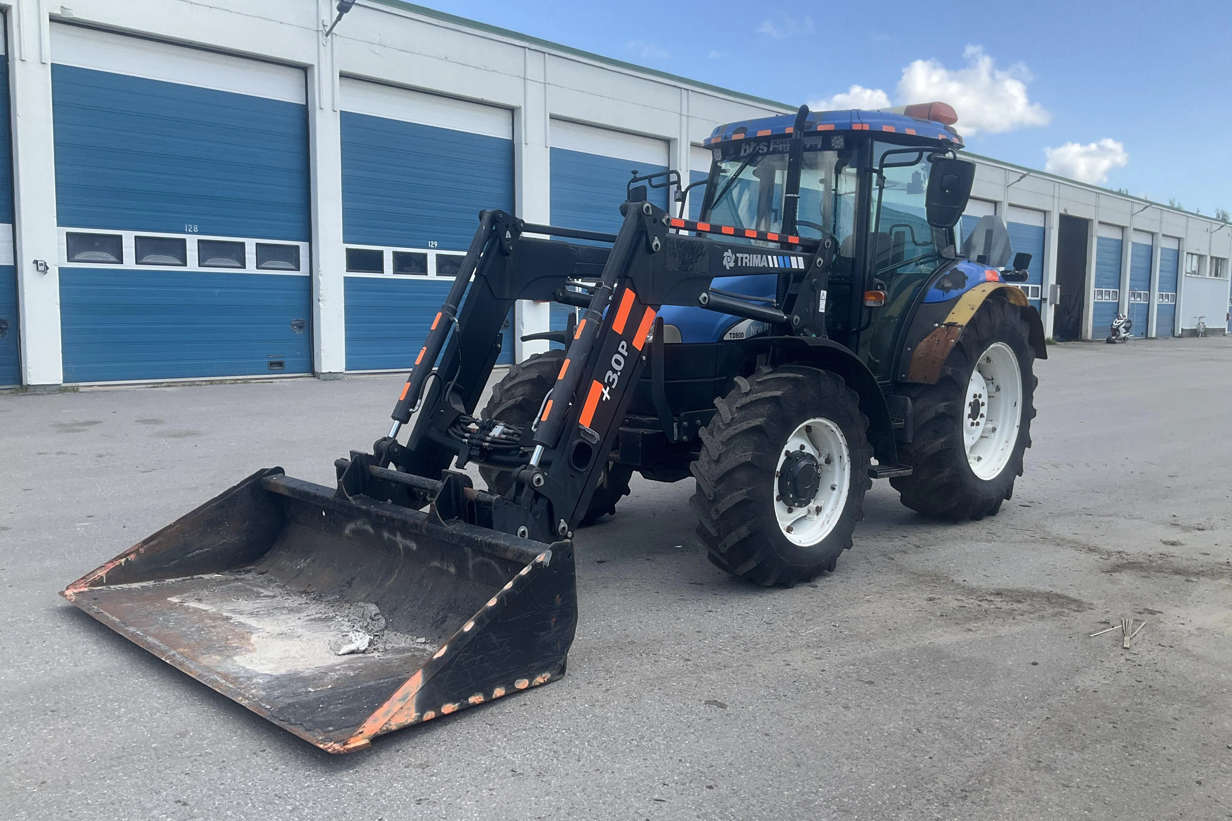 Presentation photo 1 of 30: NEW HOLLAND TD80D 4WD - 0 km - Manual - blue - 2007