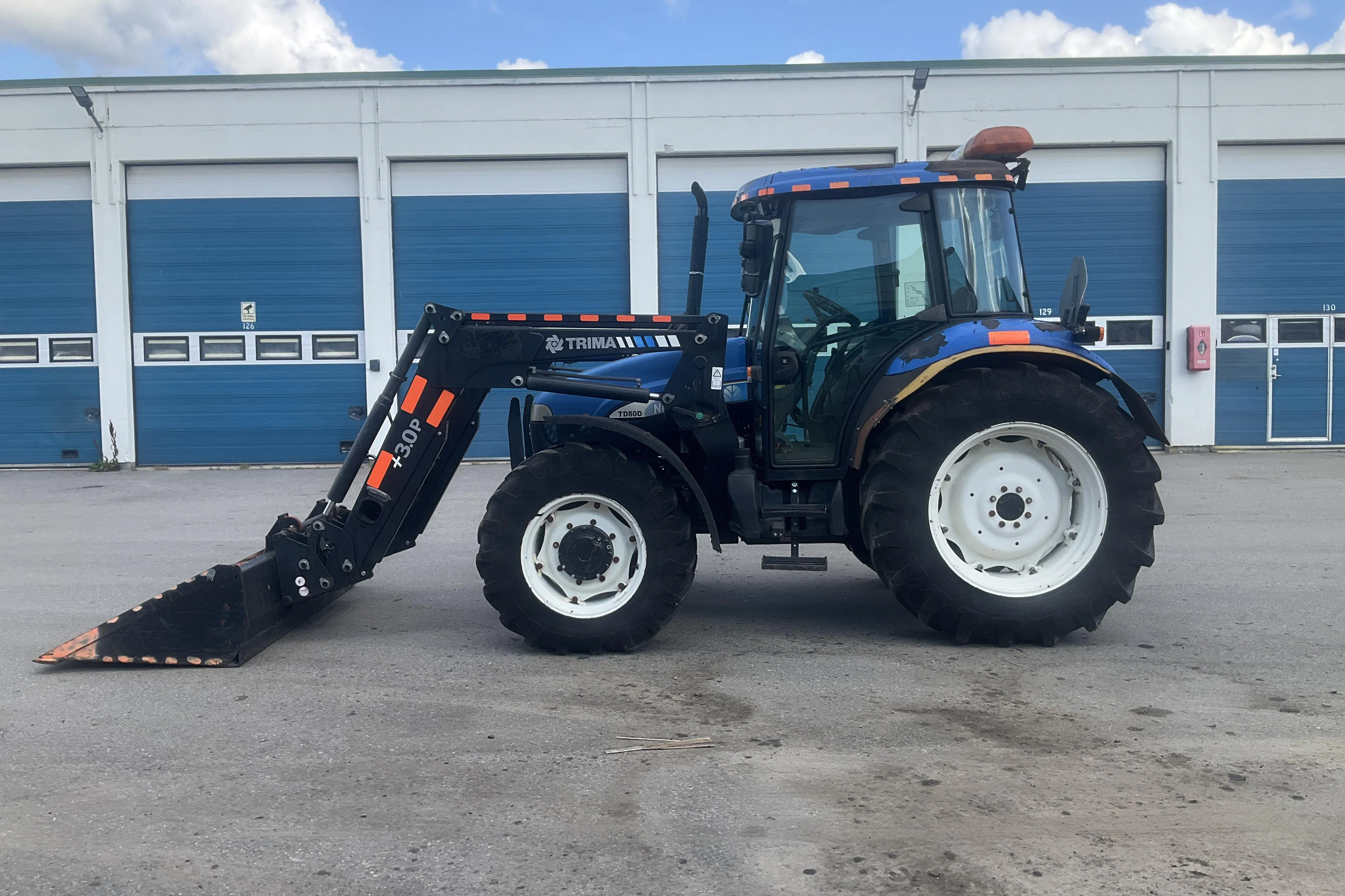 Presentation photo 2 of 30: NEW HOLLAND TD80D 4WD - 0 km - Manual - blue - 2007