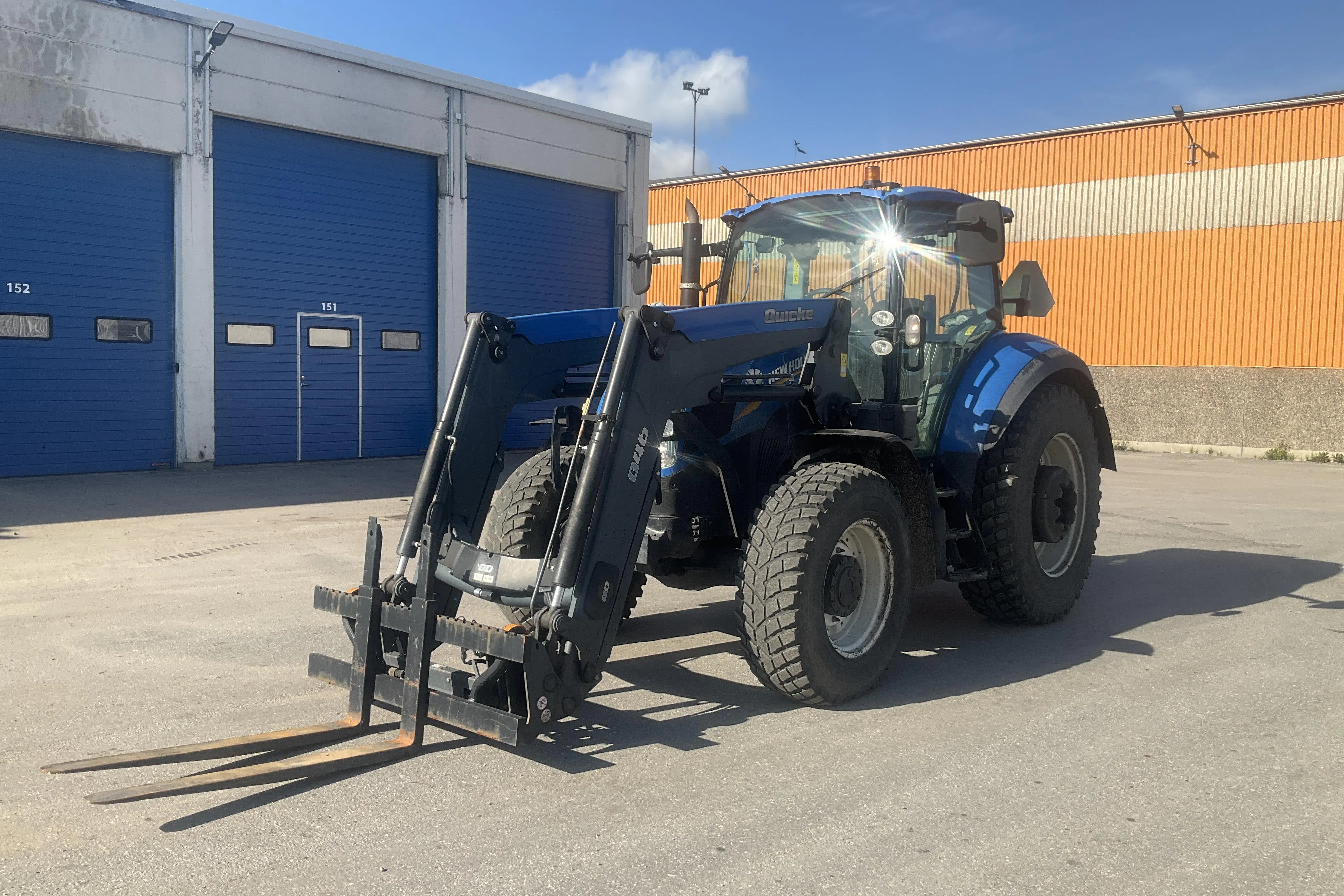 Presentation photo 1 of 40: NEW HOLLAND T5.95 - 0 km - blue - 2014