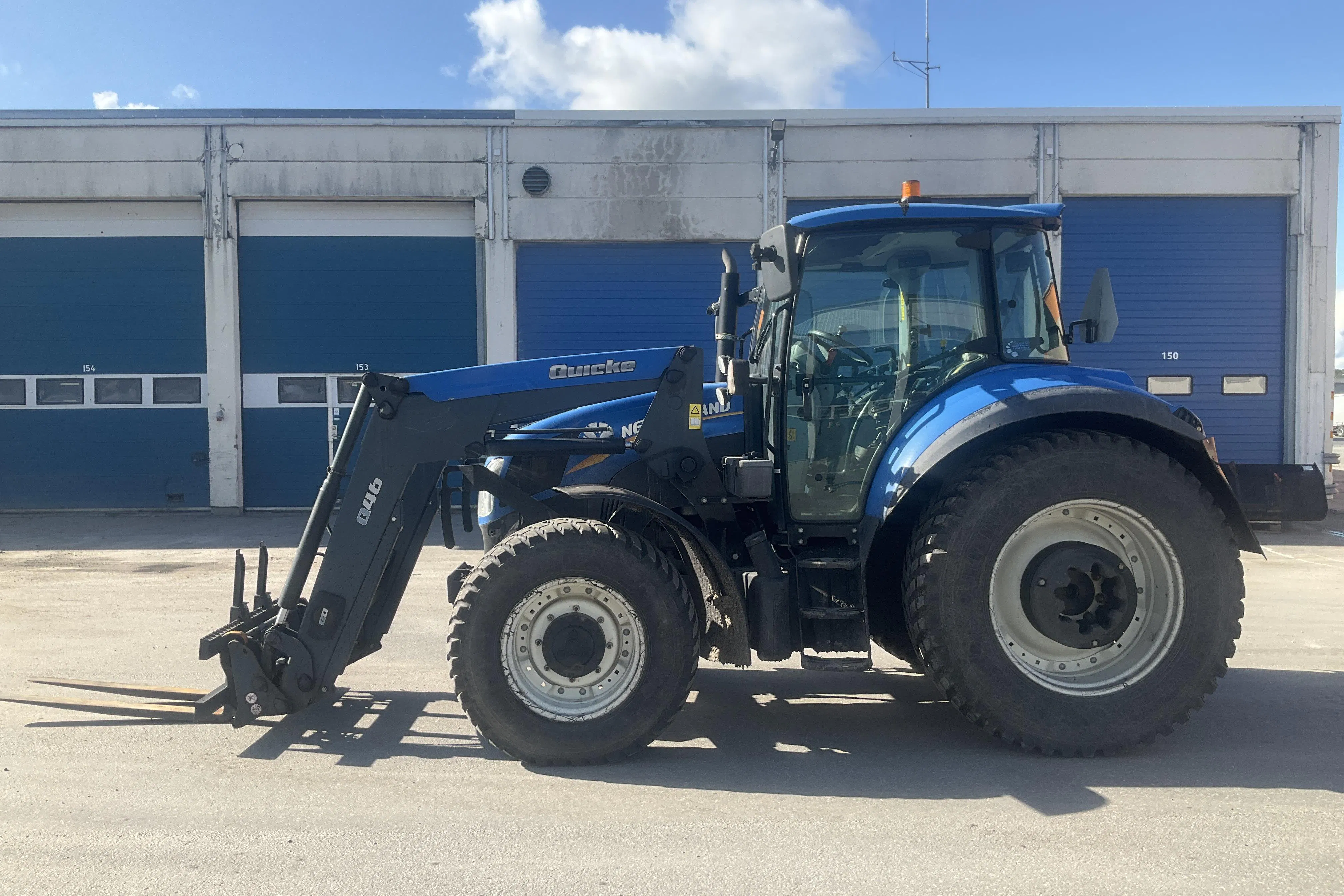 Presentation photo 2 of 40: NEW HOLLAND T5.95 - 0 km - blue - 2014