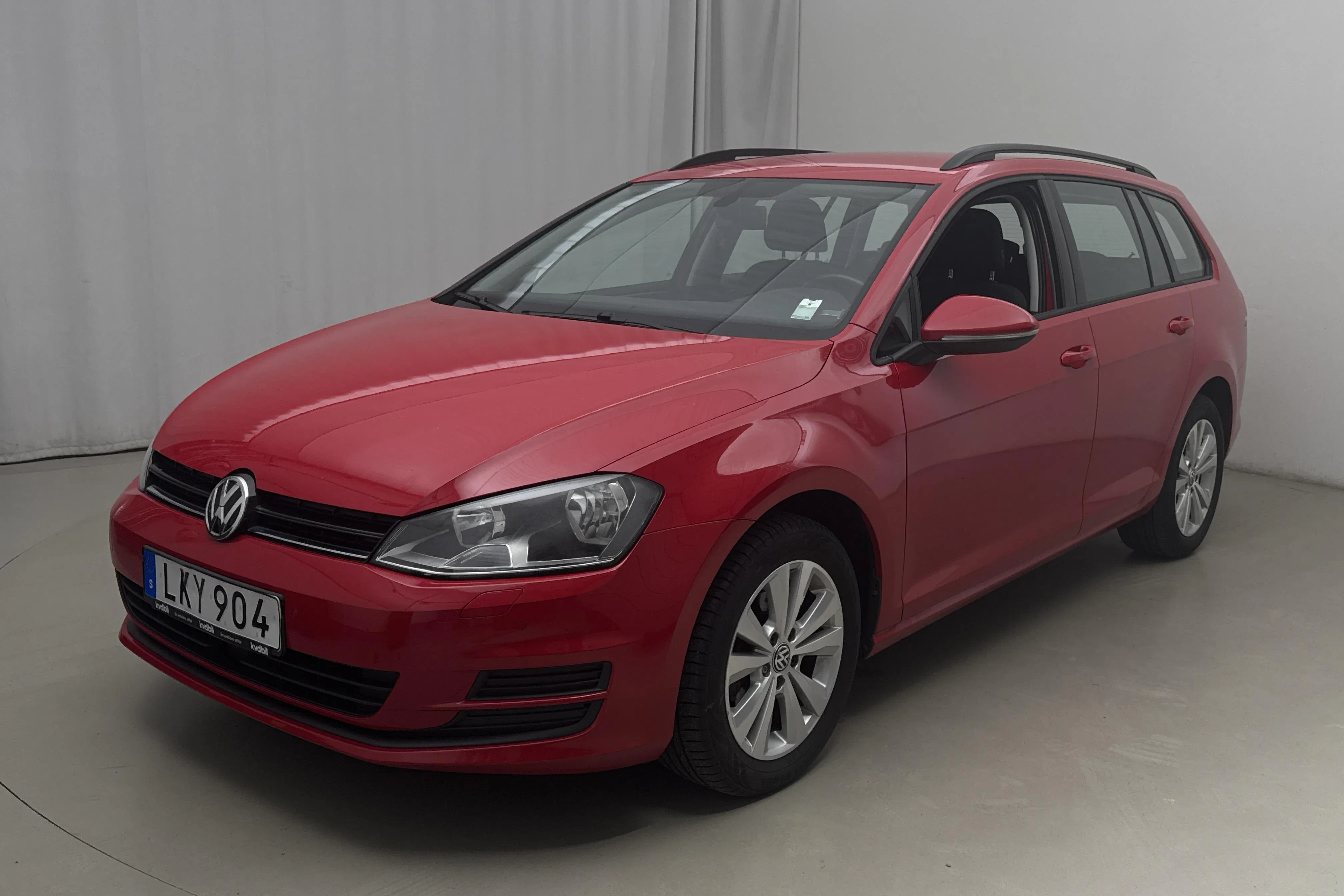 Presentation photo 1 of 13: VW Golf VII 1.2 TSI Sportscombi (105hk) - 120 060 km - Manual - red - 2014