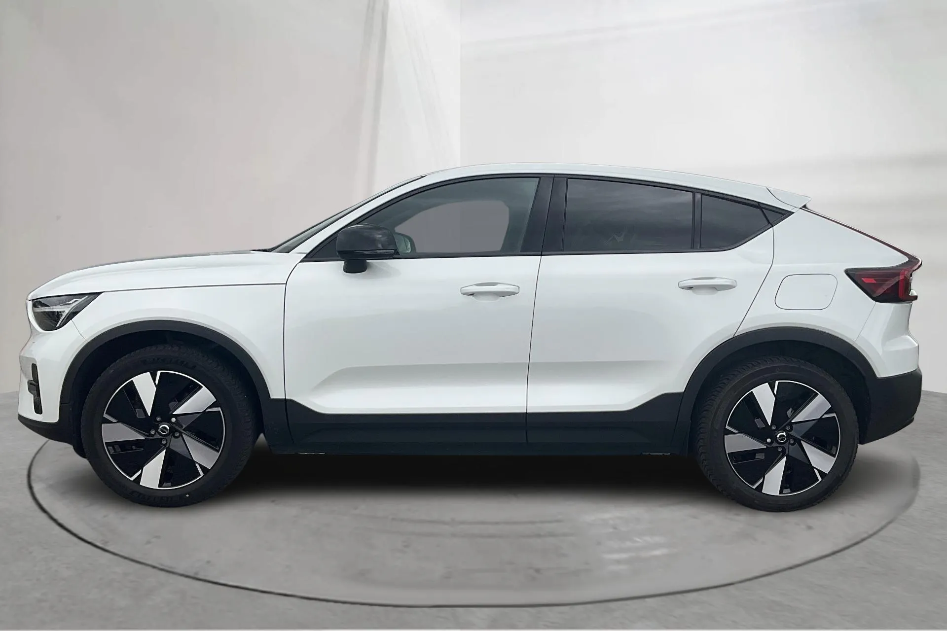 Presentation photo 2 of 23: Volvo C40 Recharge Extended Range (252hk) - 88 810 km - Automatic - white - 2024