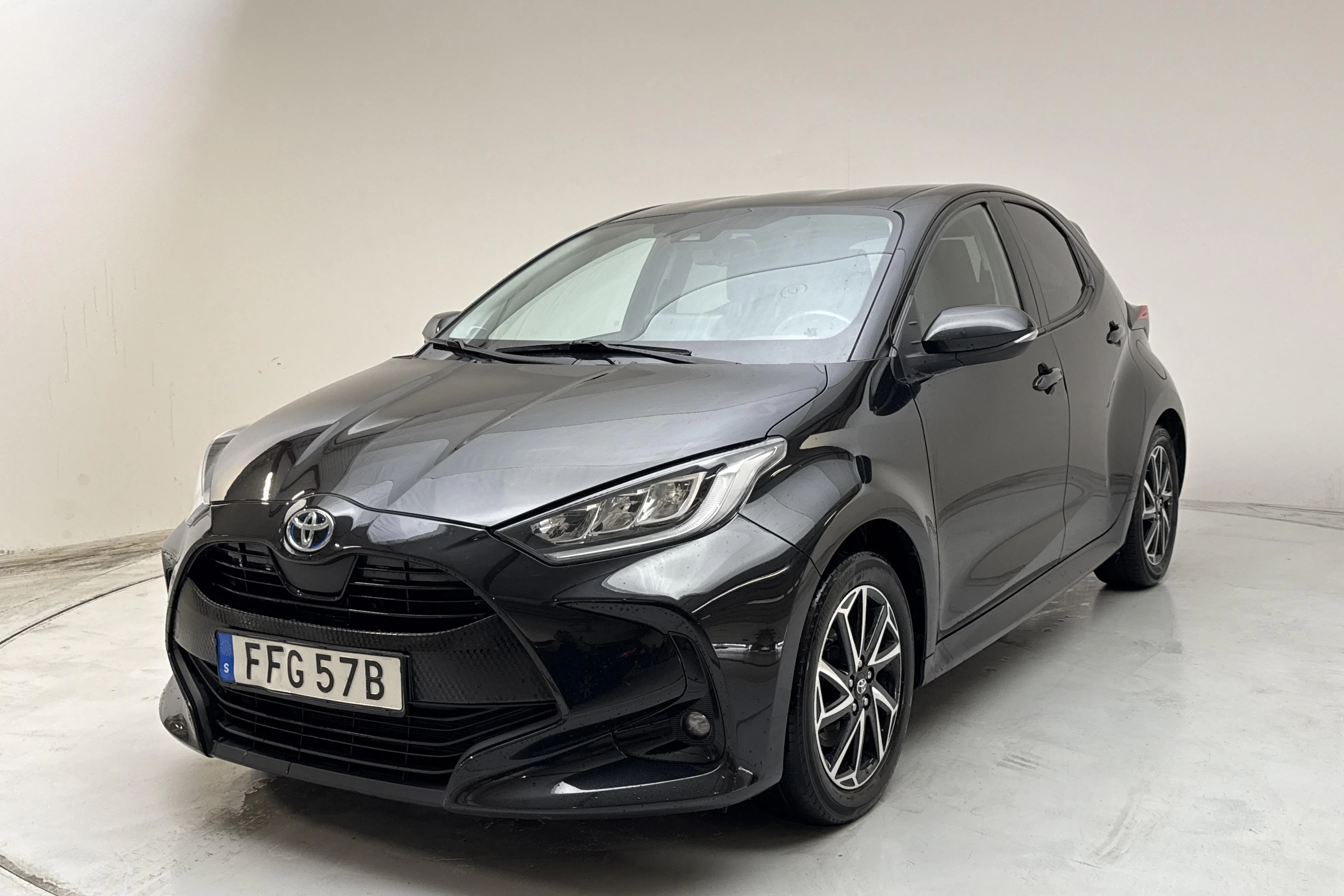 Presentation photo 1 of 13: Toyota Yaris 1.5 Hybrid 5dr (116hk) - 83 190 km - Automatic - black - 2022