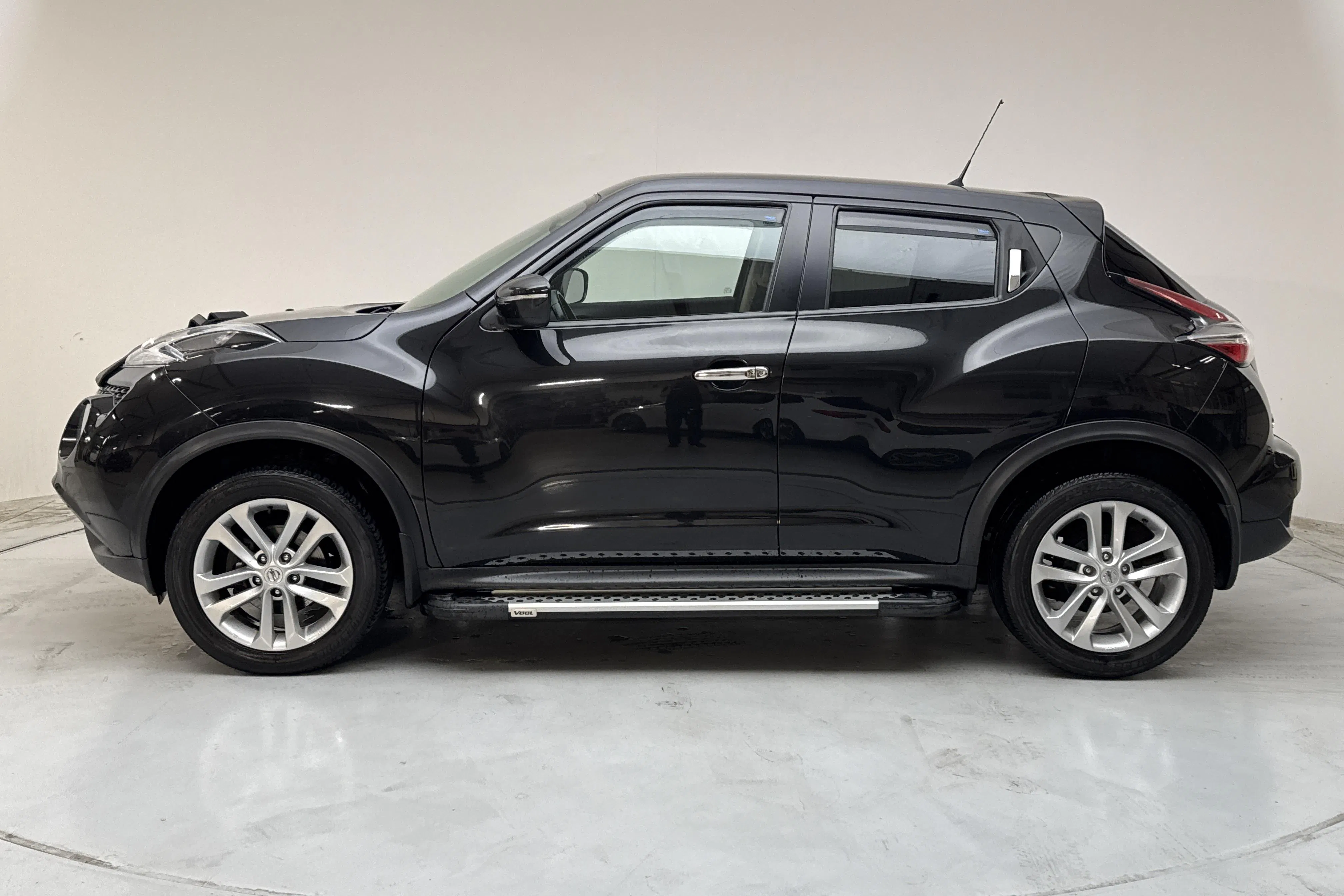 Presentationsfoto 2 av 16: Nissan Juke 1.2 DIG-T (115hk) - 9 416 mil - Manuell - svart - 2018