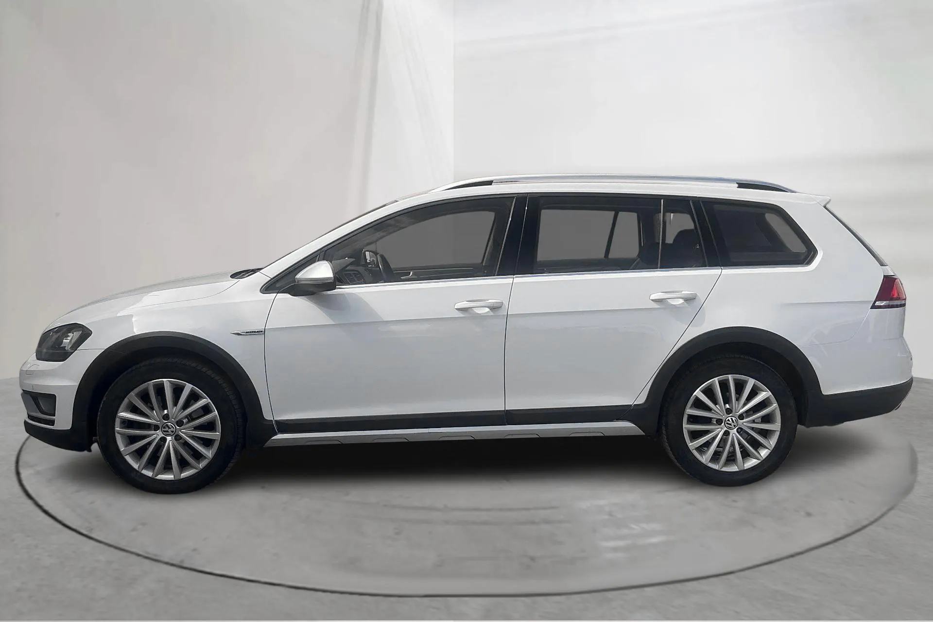 Presentation photo 2 of 13: VW Golf Alltrack 2.0 TDI 4Motion (184hk) - 259 870 km - Automatic - white - 2017