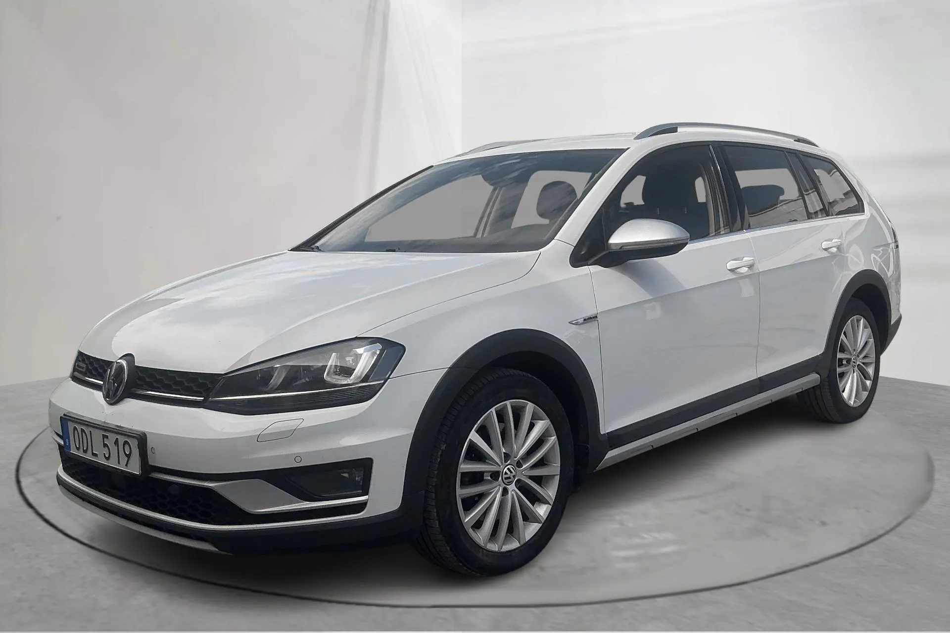 Presentation photo 1 of 13: VW Golf Alltrack 2.0 TDI 4Motion (184hk) - 259 870 km - Automatic - white - 2017