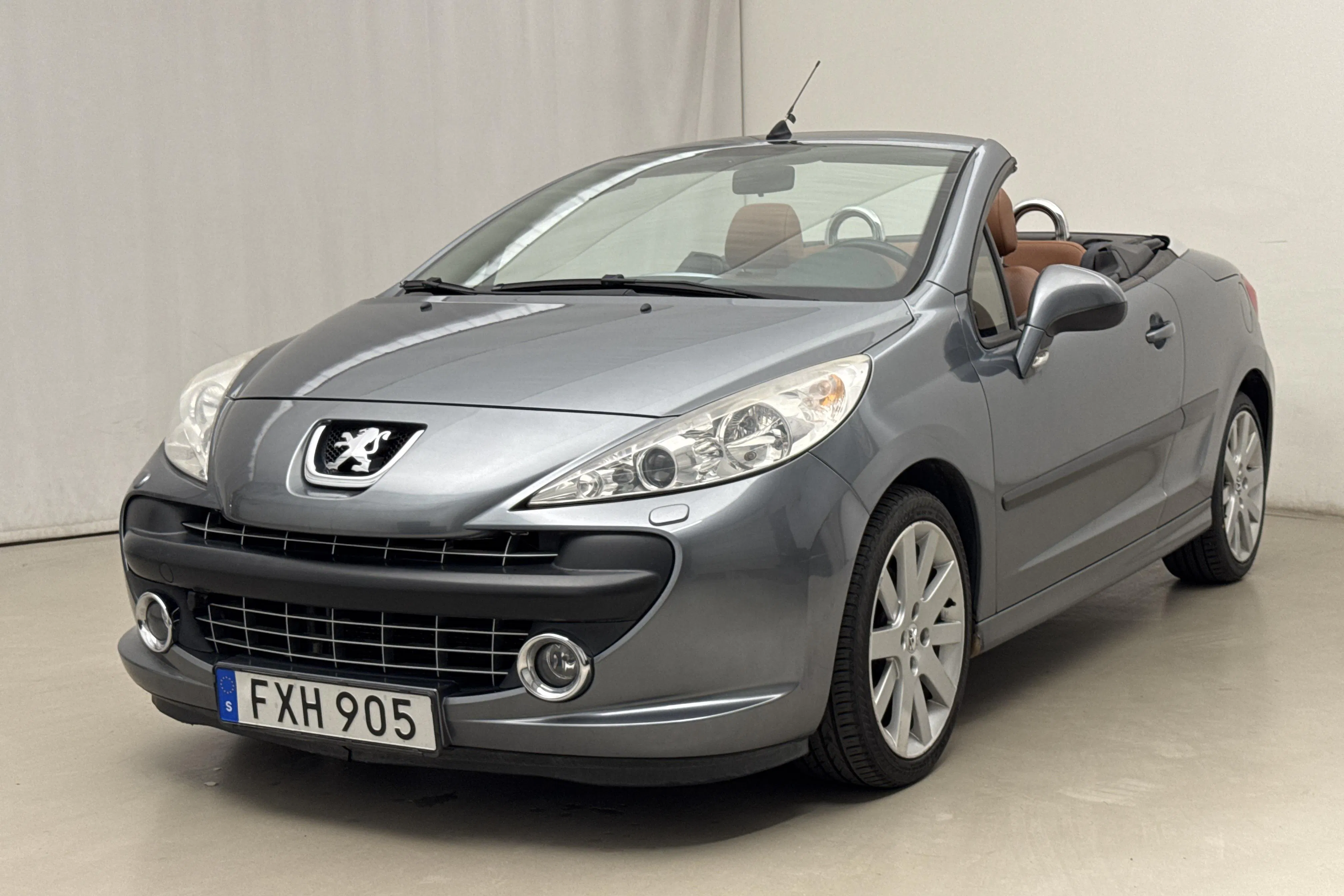 Presentationsfoto 1 av 21: Peugeot 207 CC 1.6 Turbo (150hk) - 10 753 mil - Manuell - grå - 2008