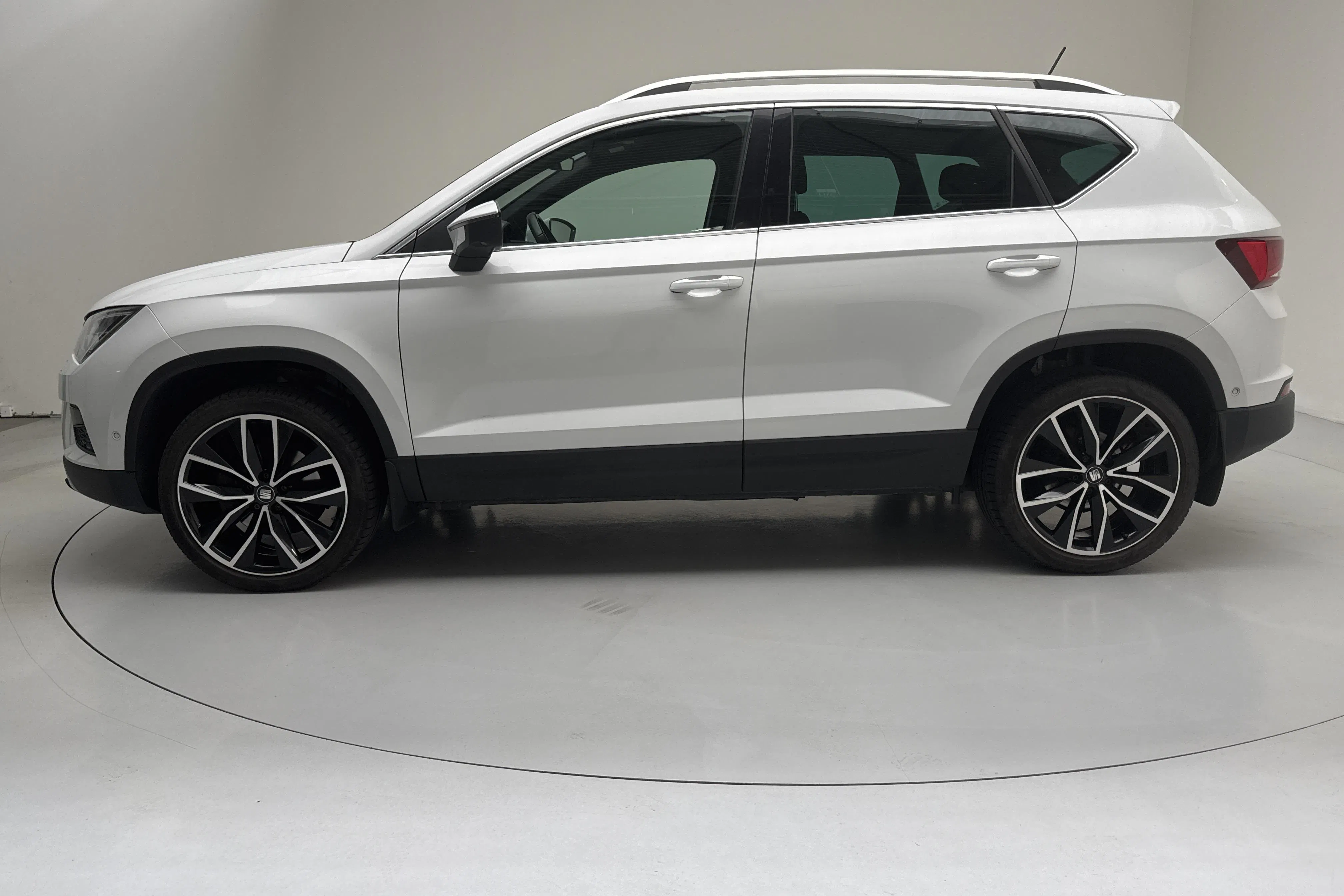 Presentationsfoto 2 av 14: Seat Ateca 1.4 TSI ACT (150hk) - 15 842 mil - Automat - vit - 2017