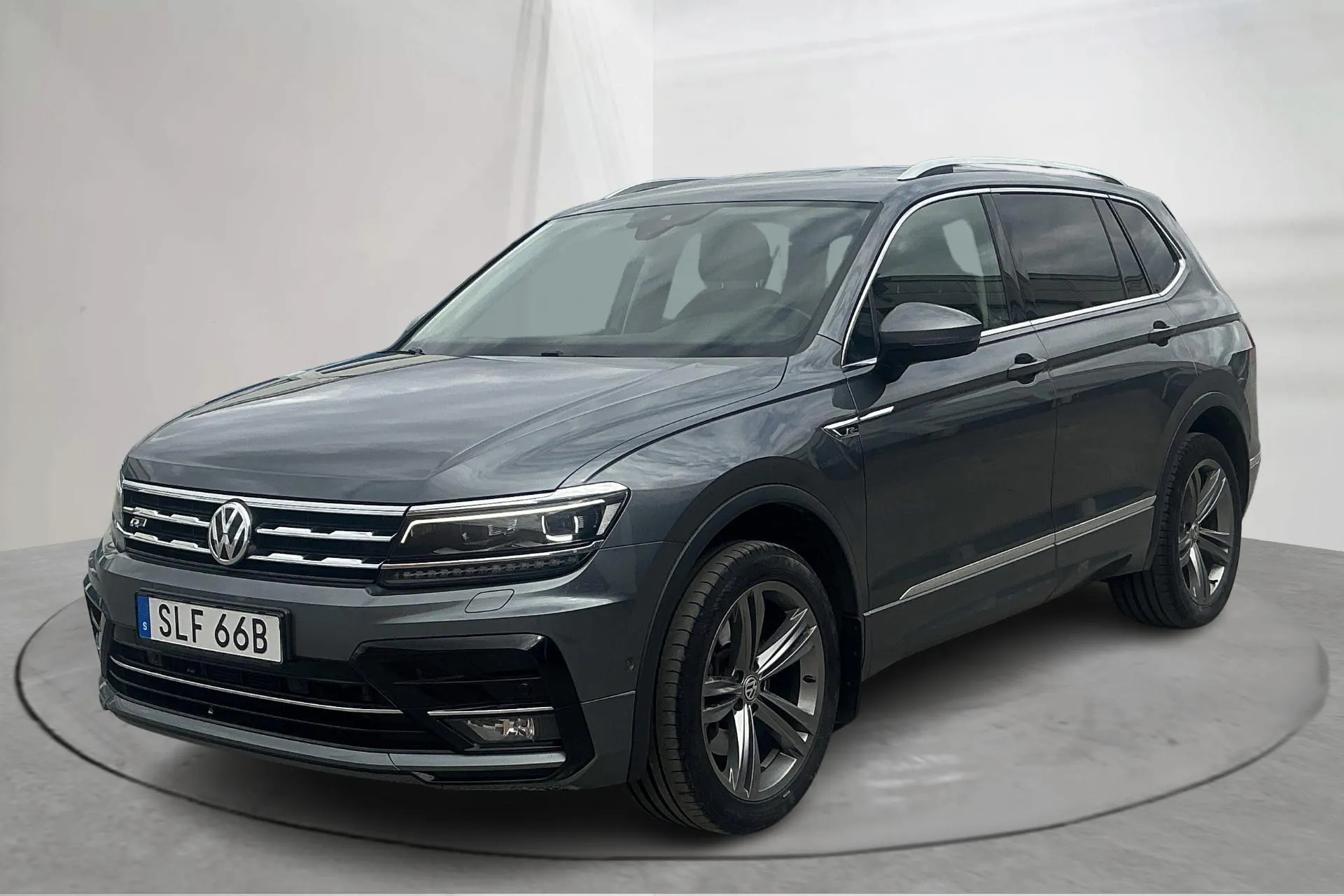 Presentationsfoto 1 av 14: VW Tiguan Allspace 2.0 TDI 4MOTION (200hk) - 16 076 mil - Automat - Mörkgrå - 2021