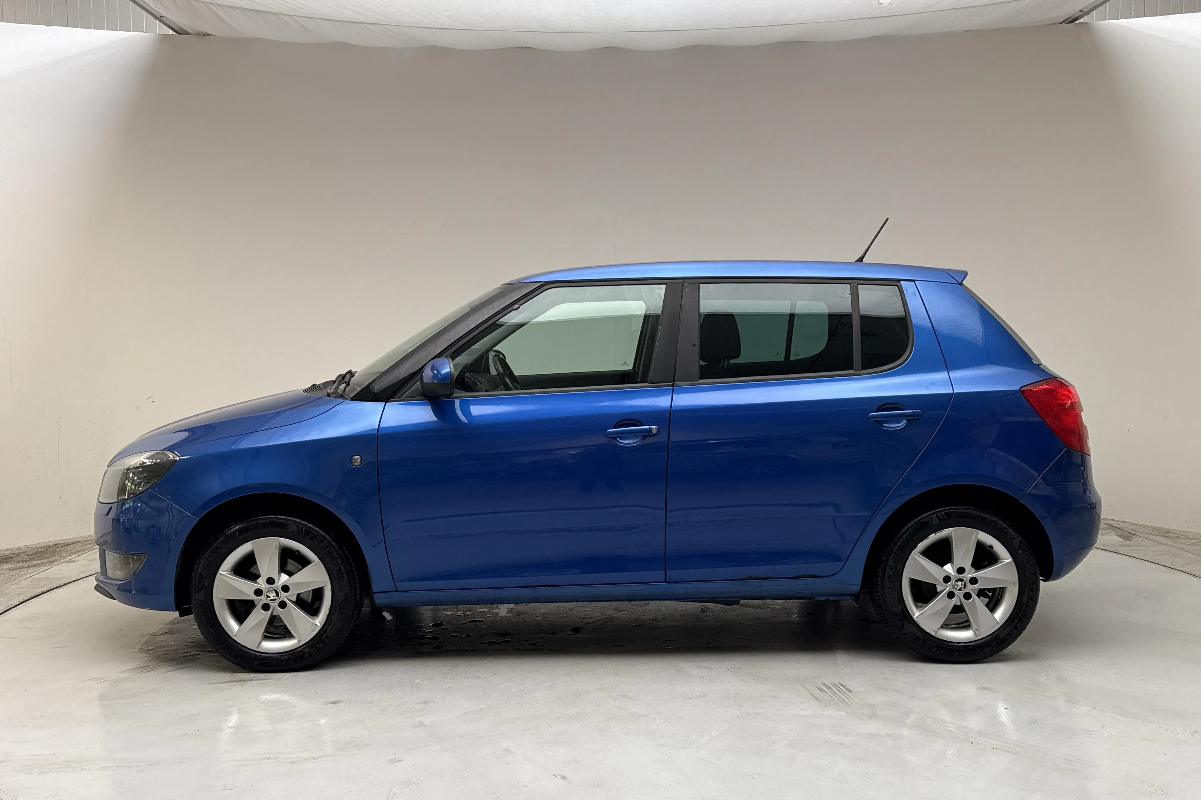 Presentation photo 2 of 12: Skoda Fabia 1.2 TSI (86hk) - 148 800 km - Manual - blue - 2015