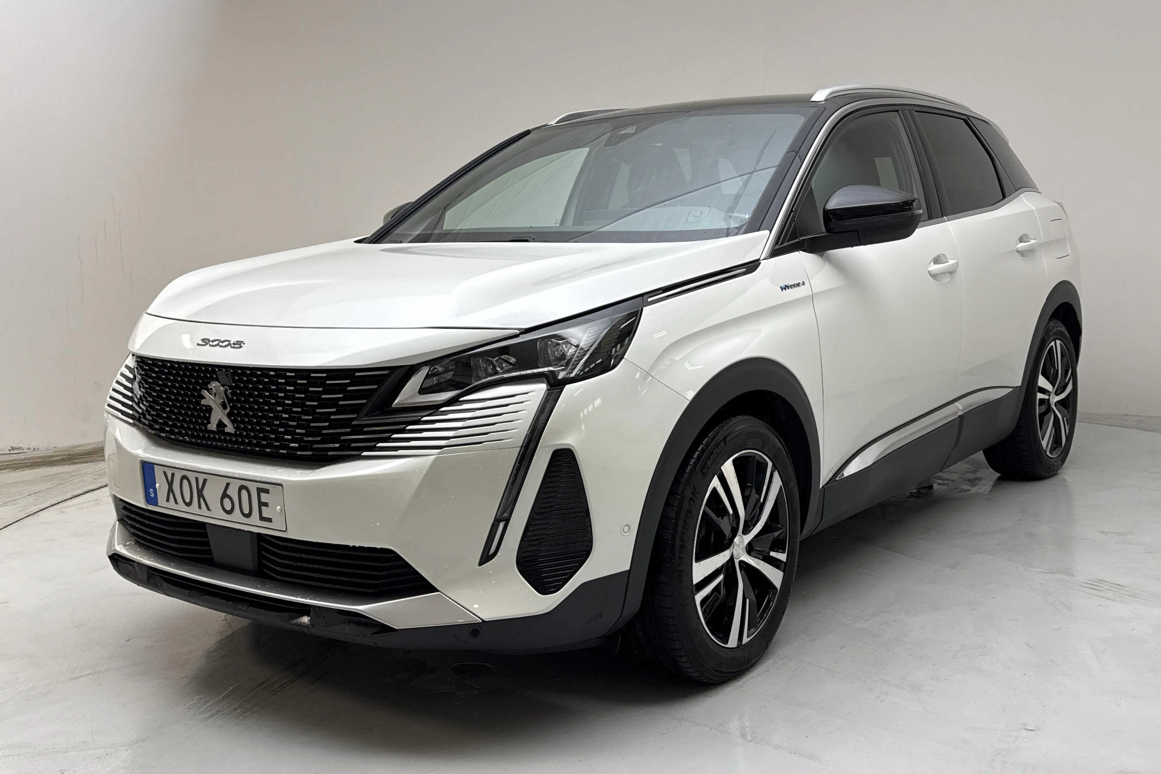 Presentation photo 1 of 17: Peugeot 3008 1.6 Plug-in Hybrid 4 (300hk) - 116 080 km - Automatic - white - 2021