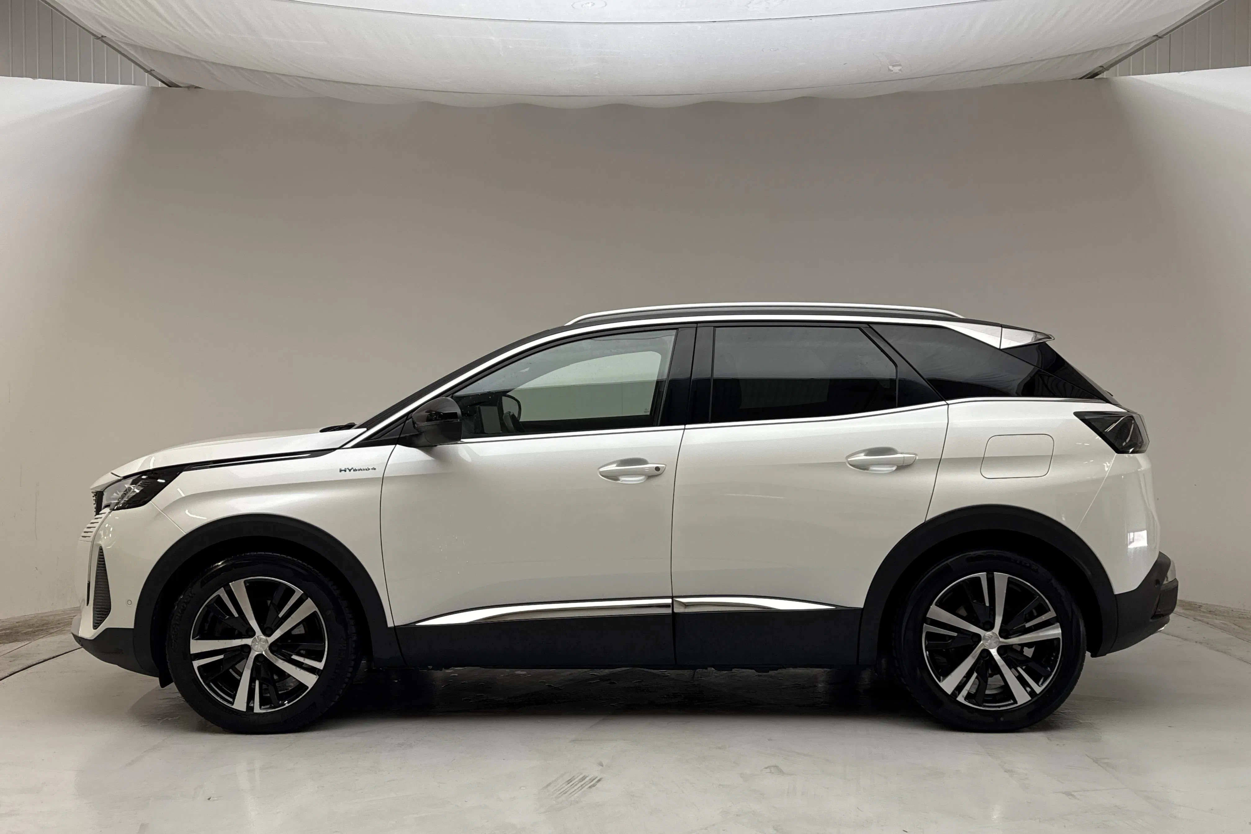 Presentation photo 2 of 17: Peugeot 3008 1.6 Plug-in Hybrid 4 (300hk) - 116 080 km - Automatic - white - 2021