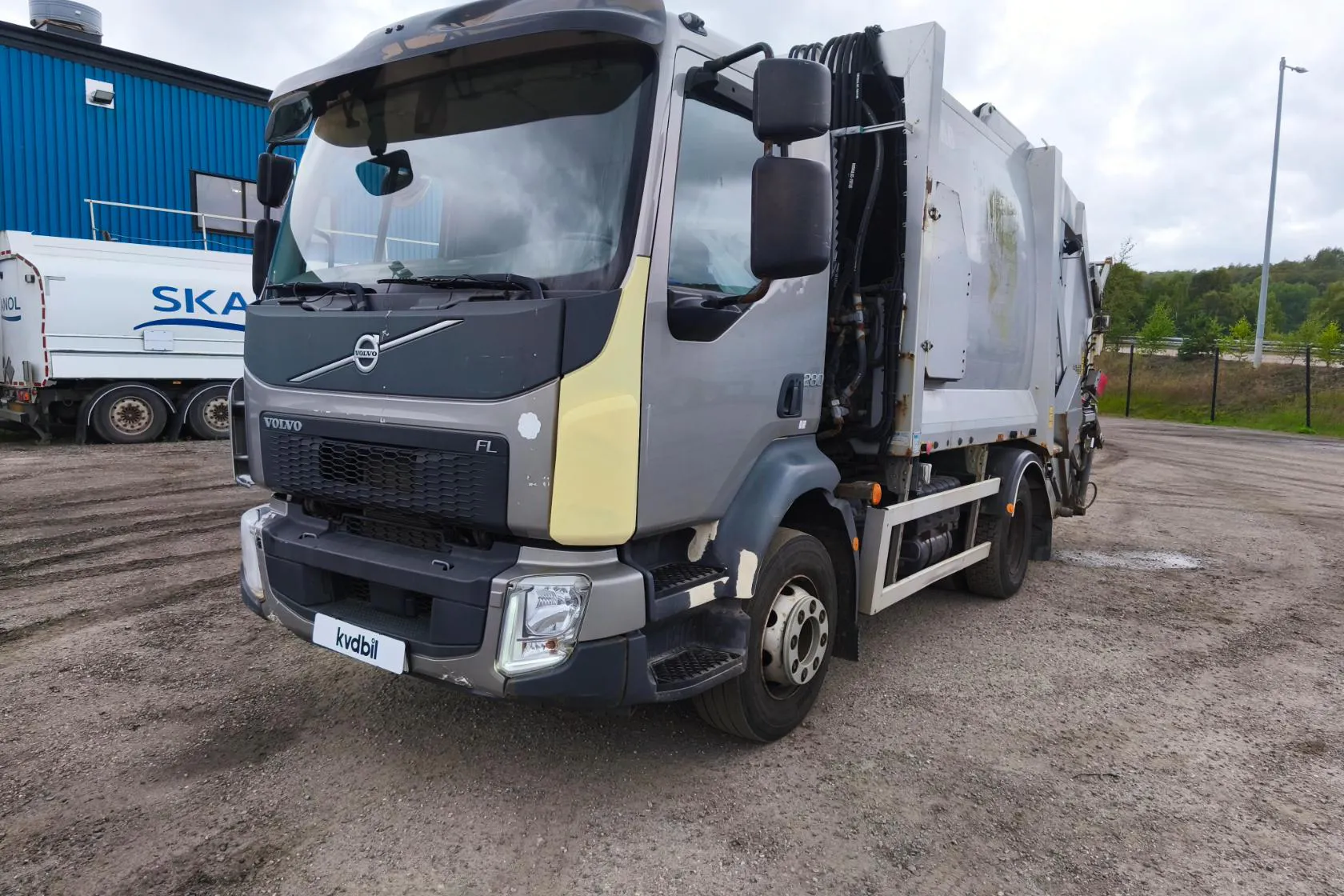 Presentation photo 1 of 95: VOLVO FL280 - 67 991 km - Automatic - silver - 2017