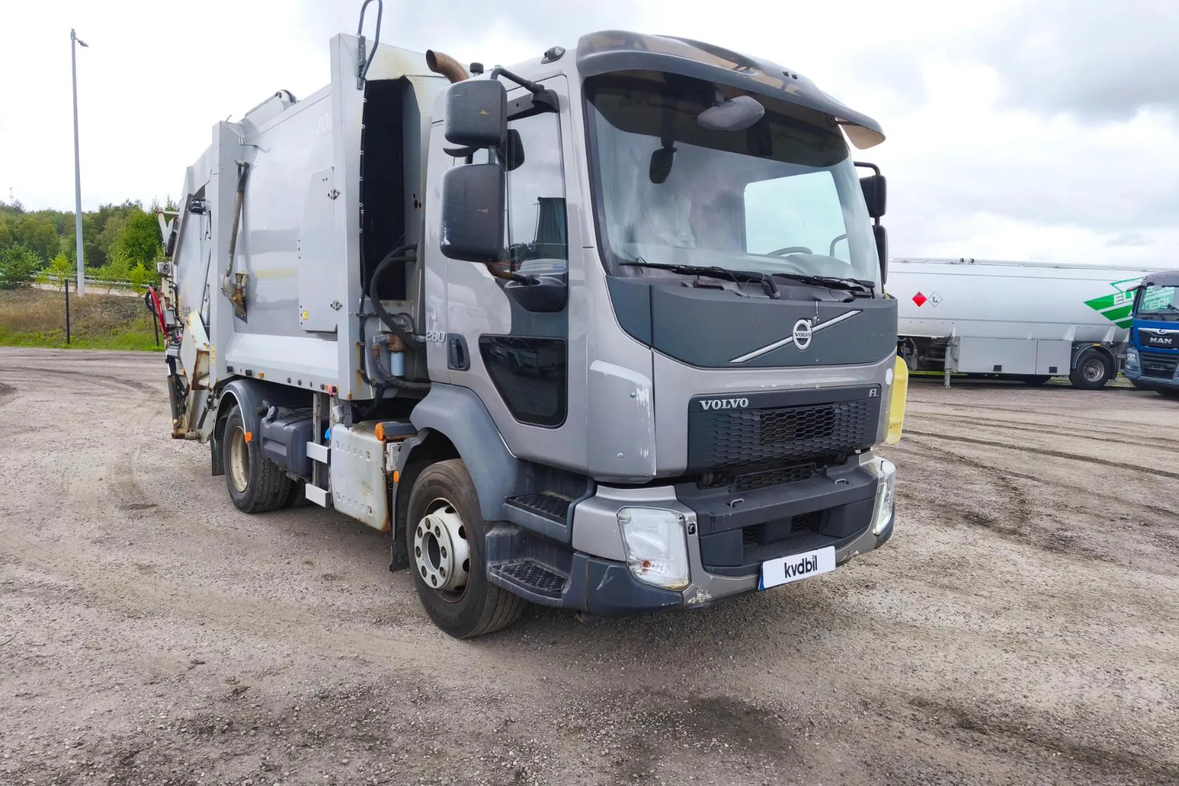 Presentation photo 2 of 95: VOLVO FL280 - 67 991 km - Automatic - silver - 2017