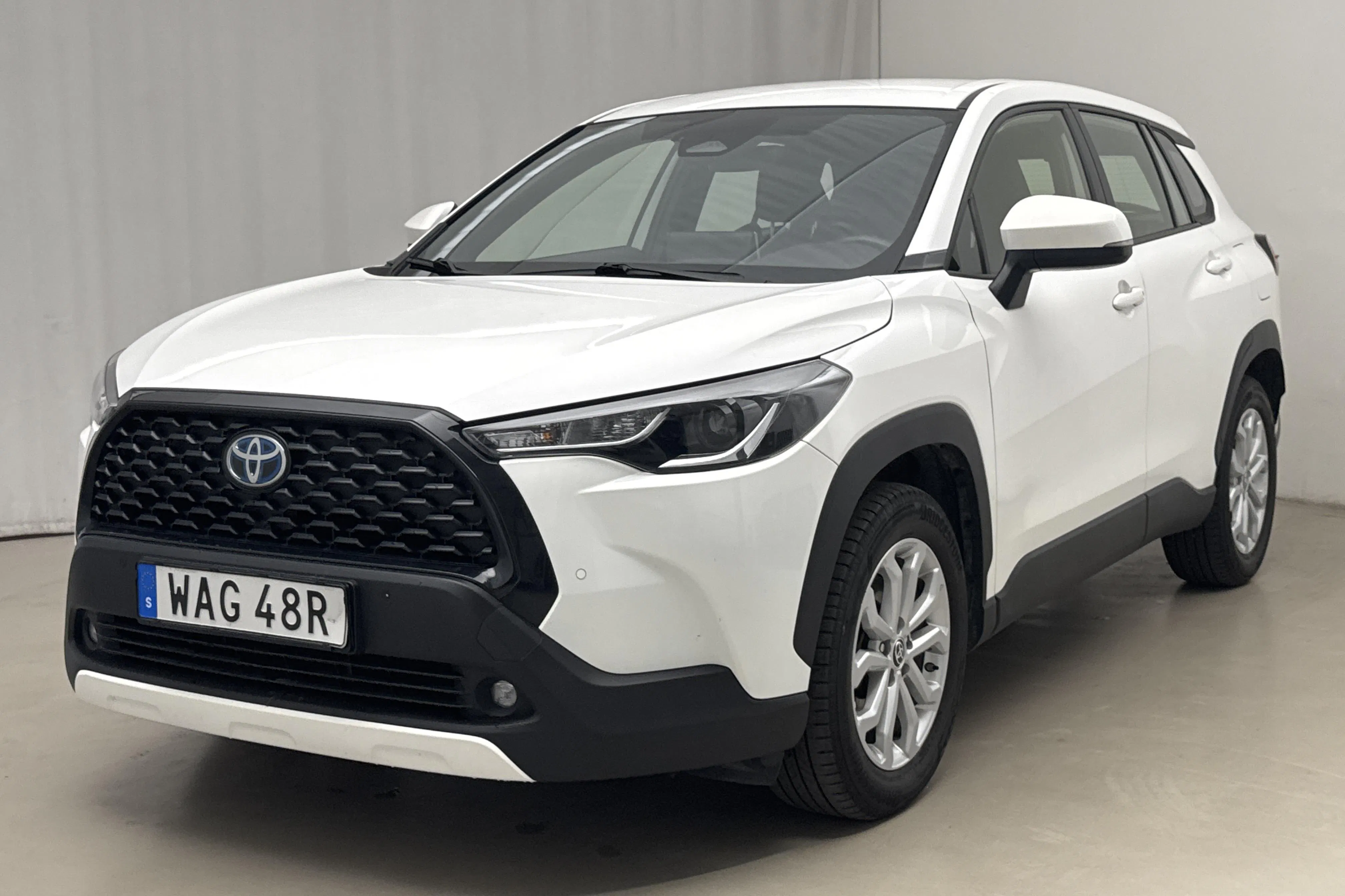Presentation photo 1 of 17: Toyota Corolla Cross 2.0 AWD-i Elhybrid (197hk) - 73 920 km - Automatic - white - 2023