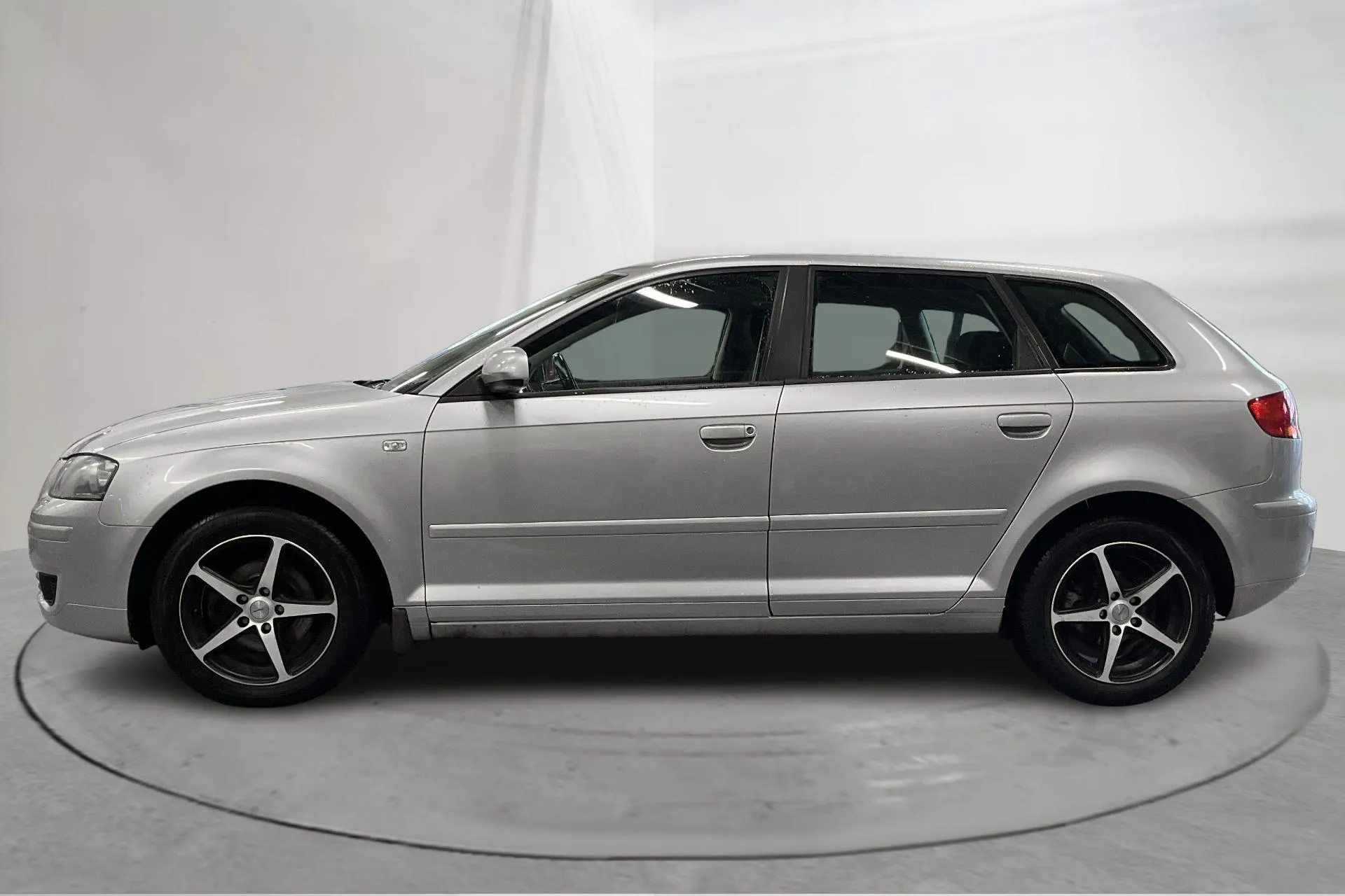 Presentation photo 2 of 14: Audi A3 1.6 FSI Sportback (115hk) - 179 170 km - Manual - silver - 2007