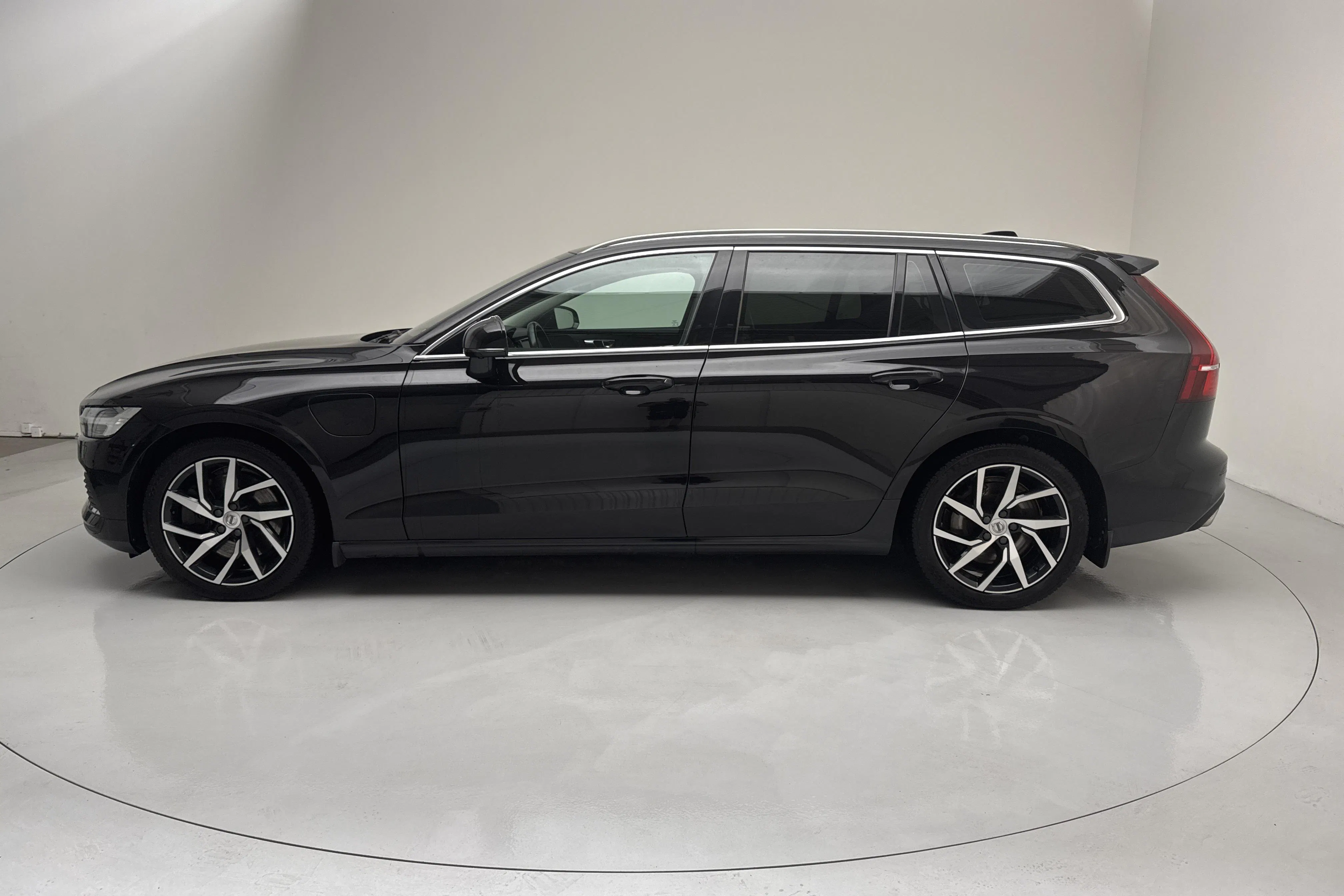 Presentation photo 2 of 18: Volvo V60 T8 AWD Twin Engine (390hk) - 120 970 km - Automatic - black - 2019