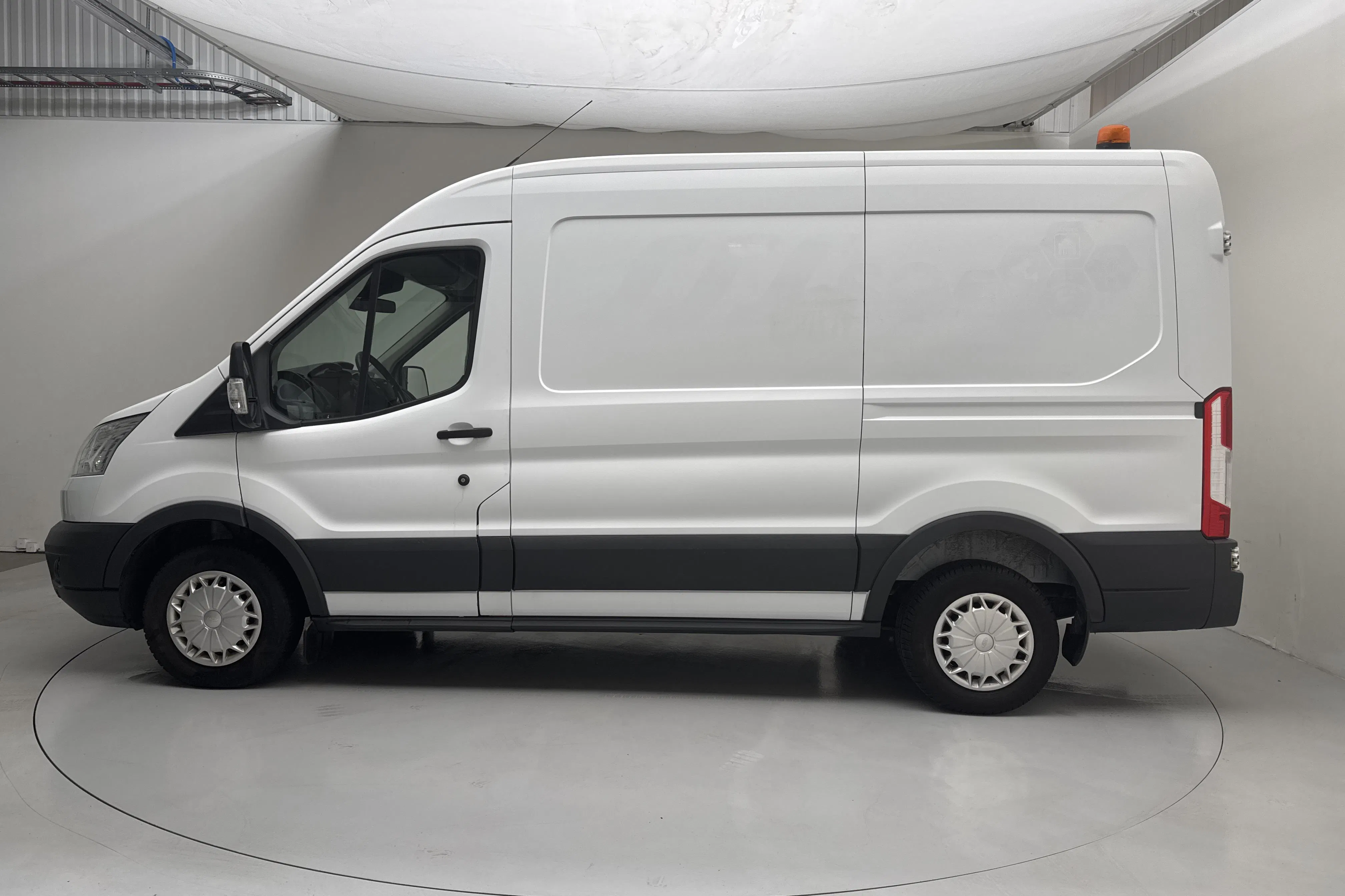 Presentationsfoto 2 av 14: Ford Transit 290 (125hk) - 16 726 mil - Manuell - vit - 2015