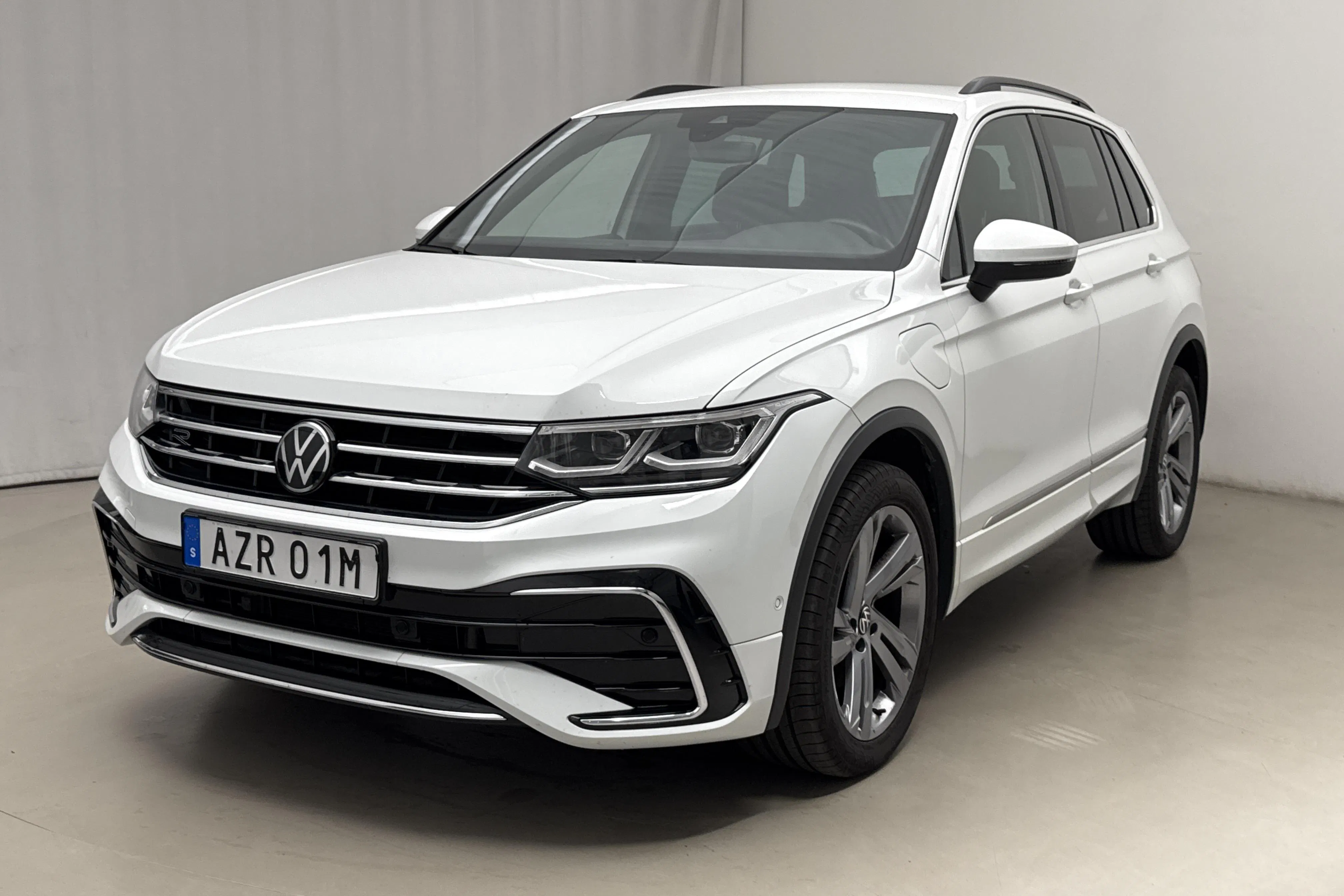 Presentation photo 1 of 22: VW Tiguan 1.4 TSI eHybrid (245hk) - 65 420 km - Automatic - white - 2023