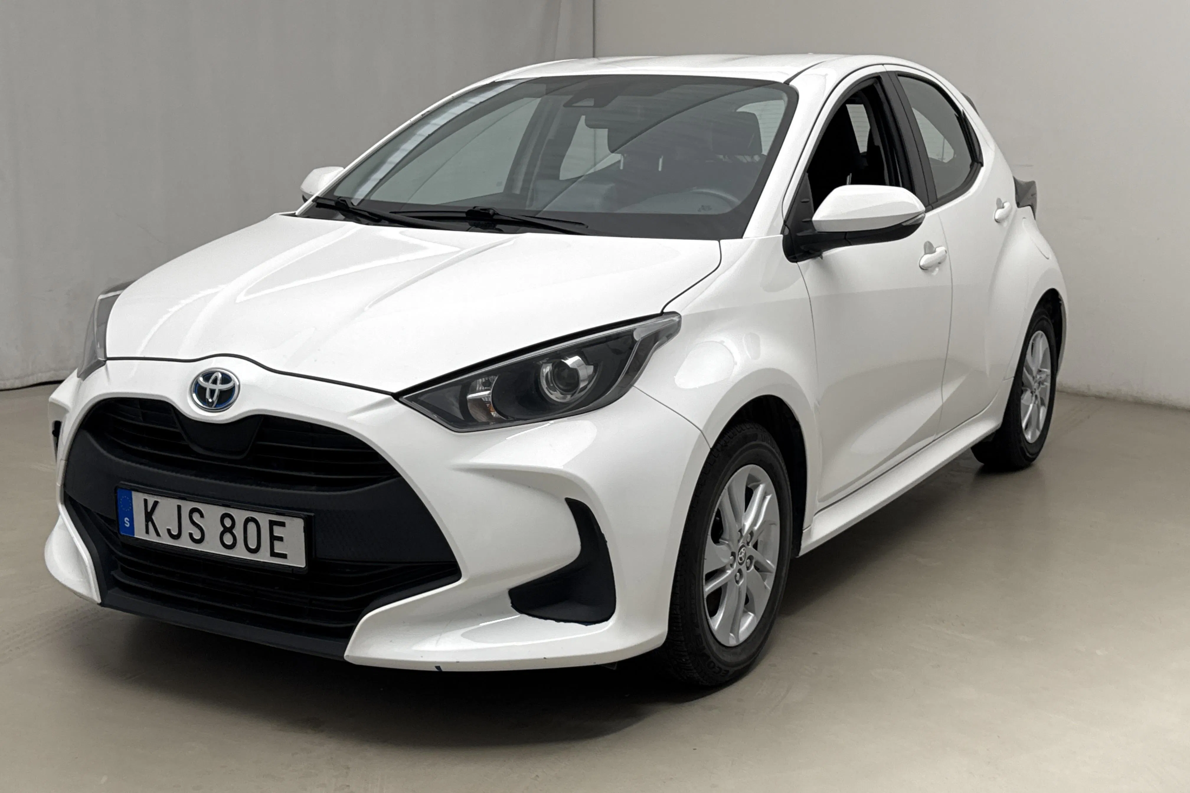 Presentation photo 1 of 17: Toyota Yaris 1.5 Hybrid 5dr (116hk) - 128 040 km - Automatic - white - 2022