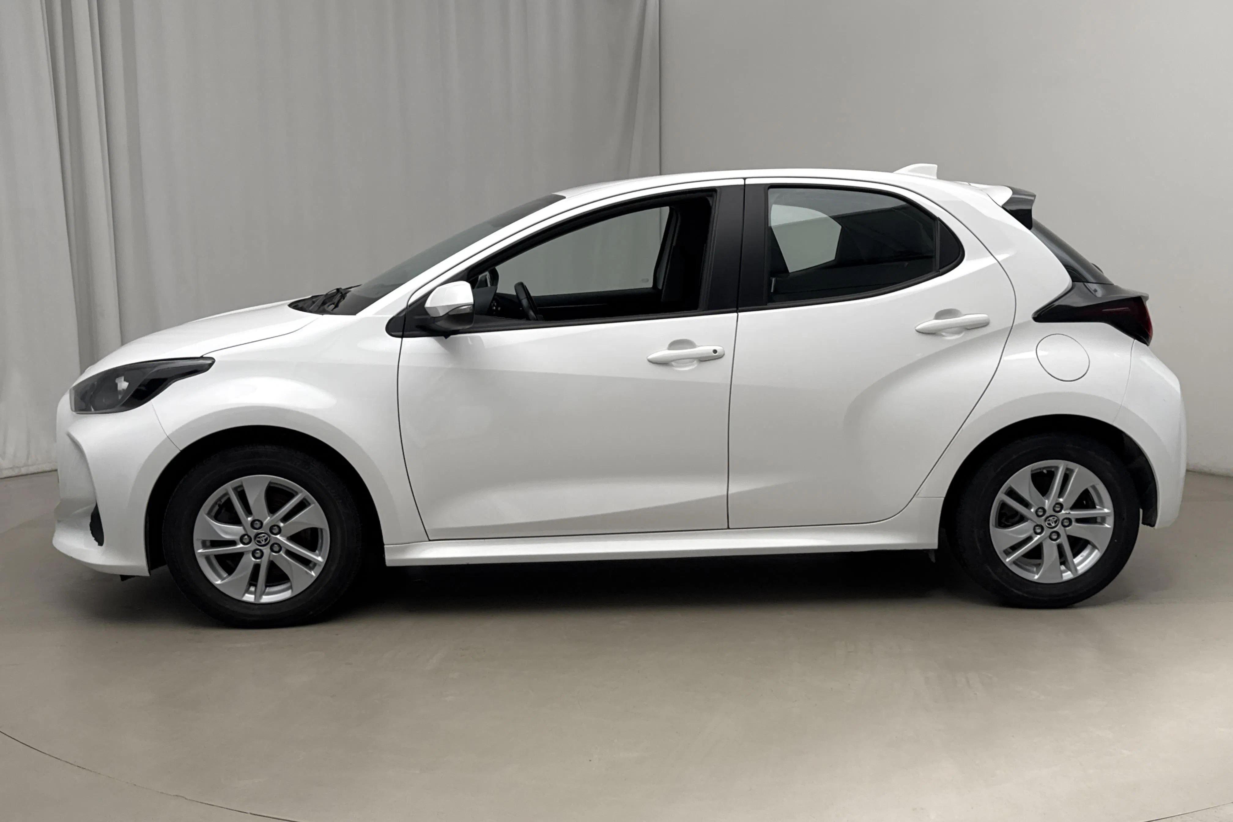 Presentation photo 2 of 17: Toyota Yaris 1.5 Hybrid 5dr (116hk) - 128 040 km - Automatic - white - 2022