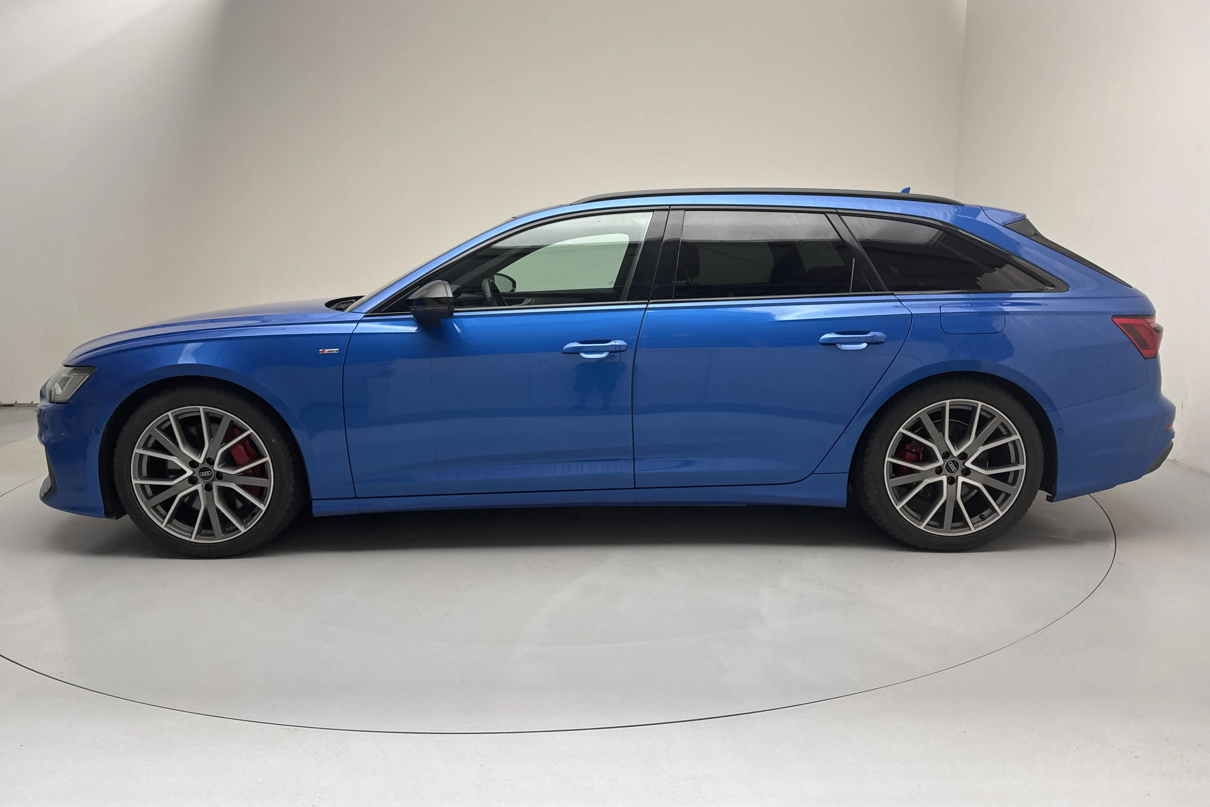 Presentationsfoto 2 av 19: Audi A6 Avant 55 TFSI e quattro (367hk) - 17 084 mil - Automat - 2021
