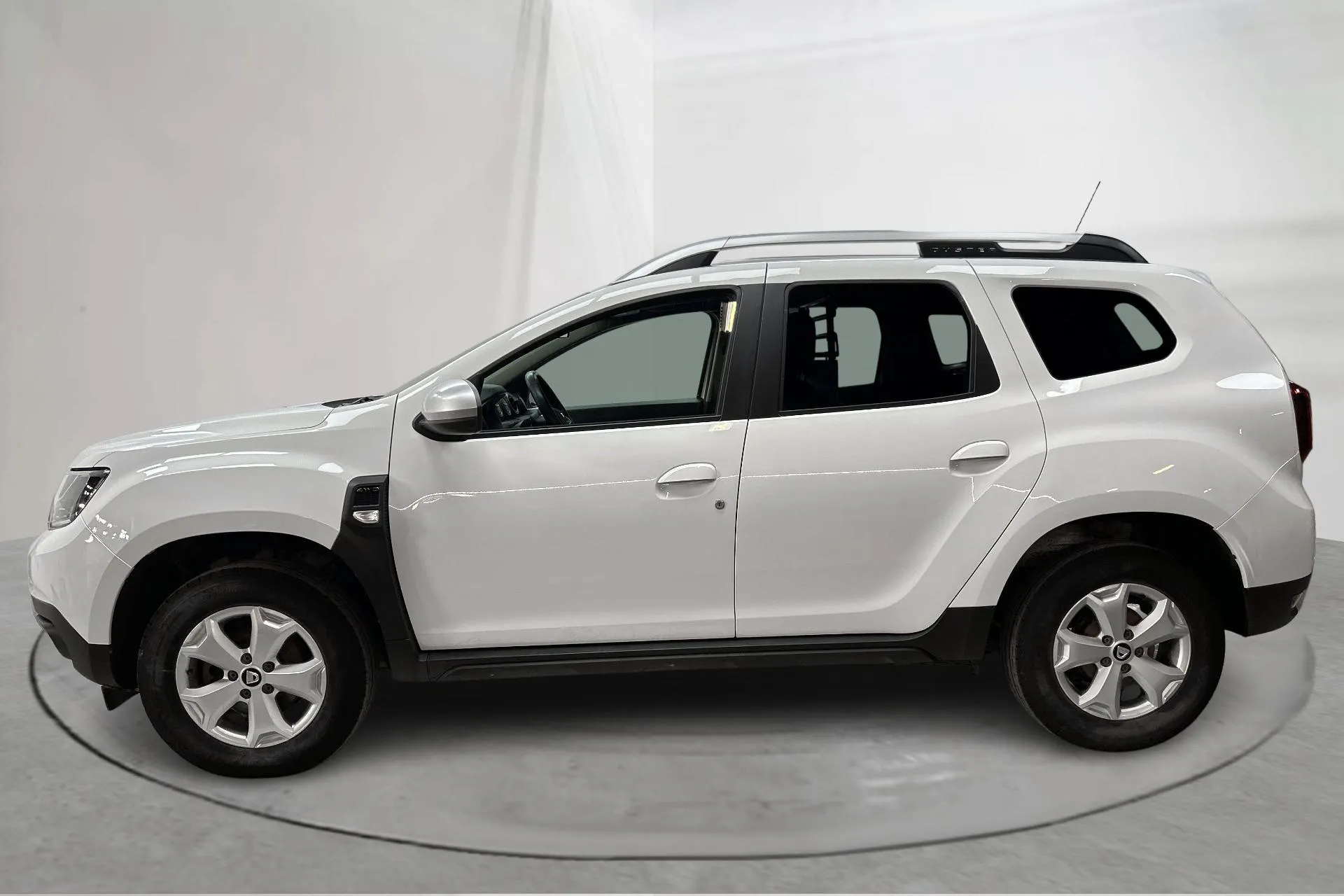 Presentation photo 2 of 15: Dacia Duster 1.5 dCi 4x4 (115hk) - 68 270 km - Manual - white - 2021